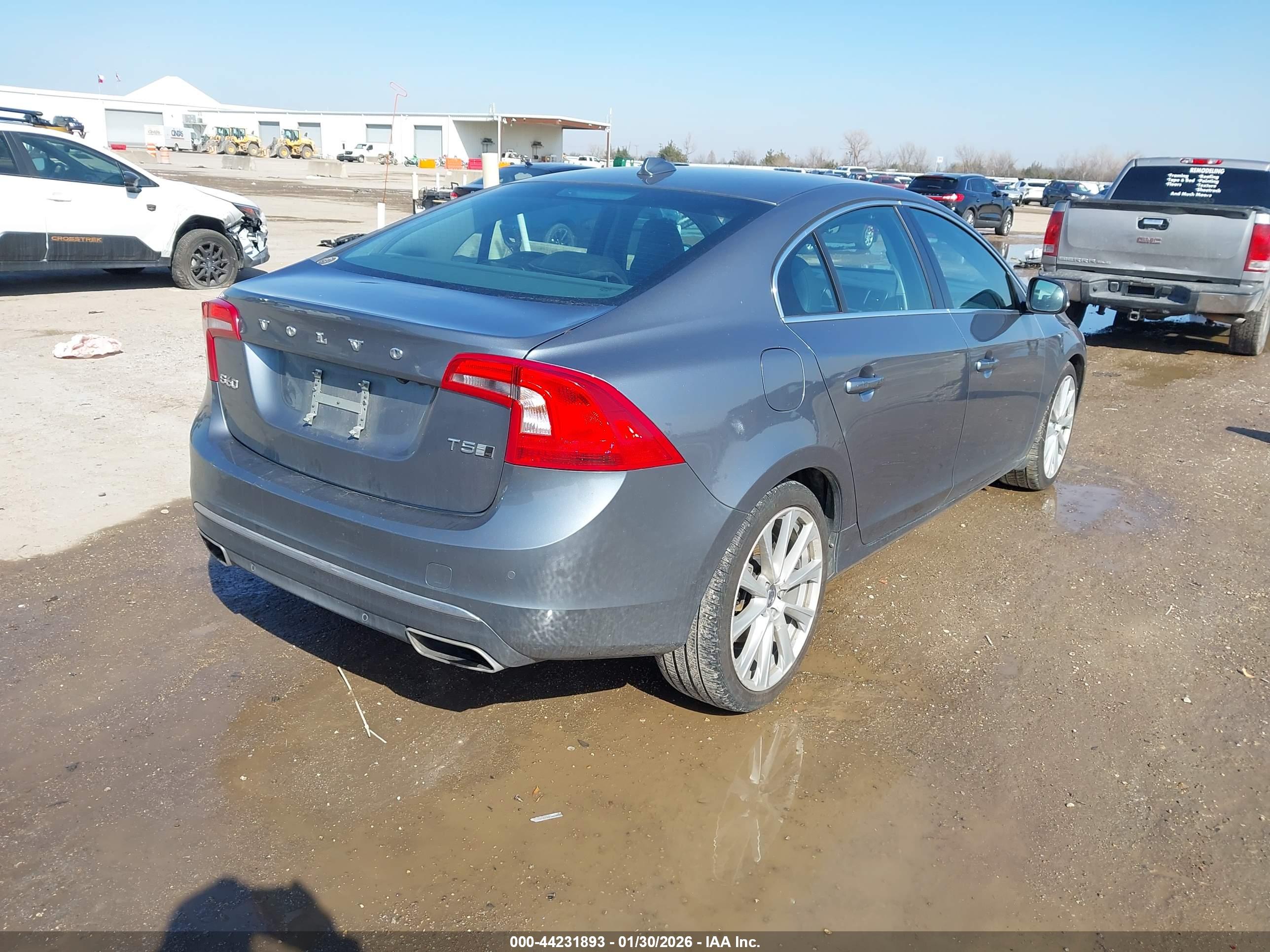 VOLVO S60 image 4