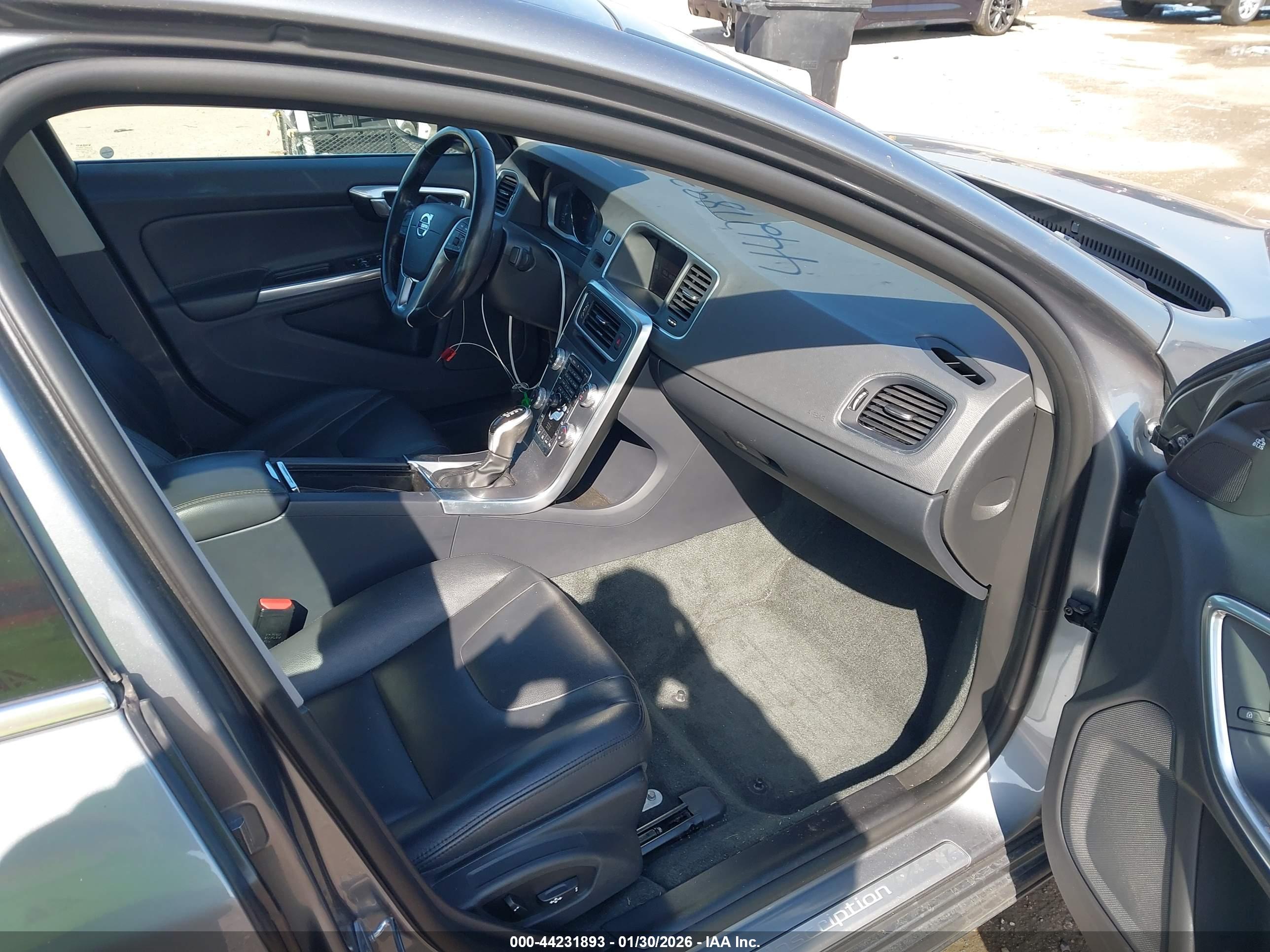 VOLVO S60 image 5