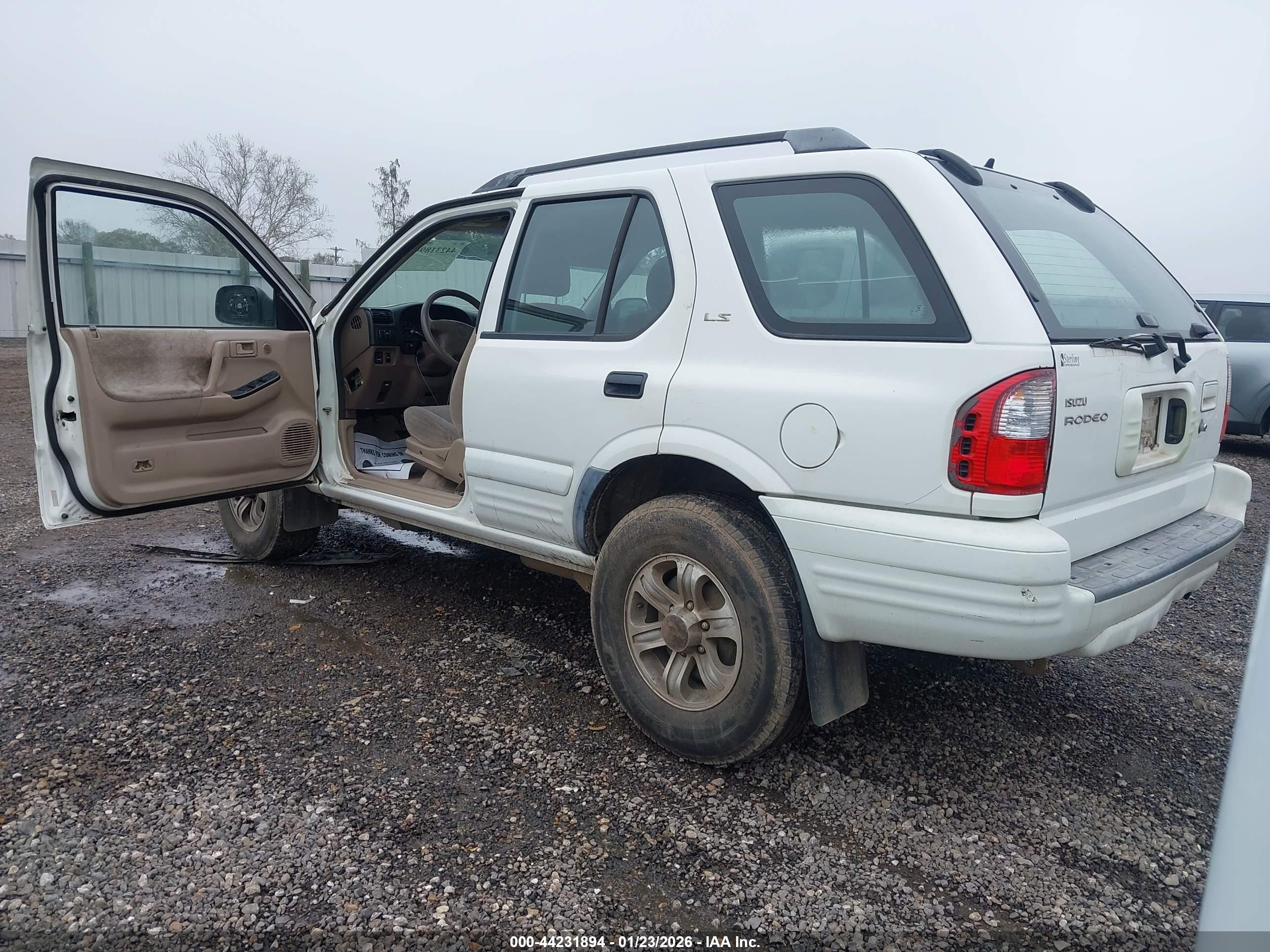 ISUZU RODEO image 3