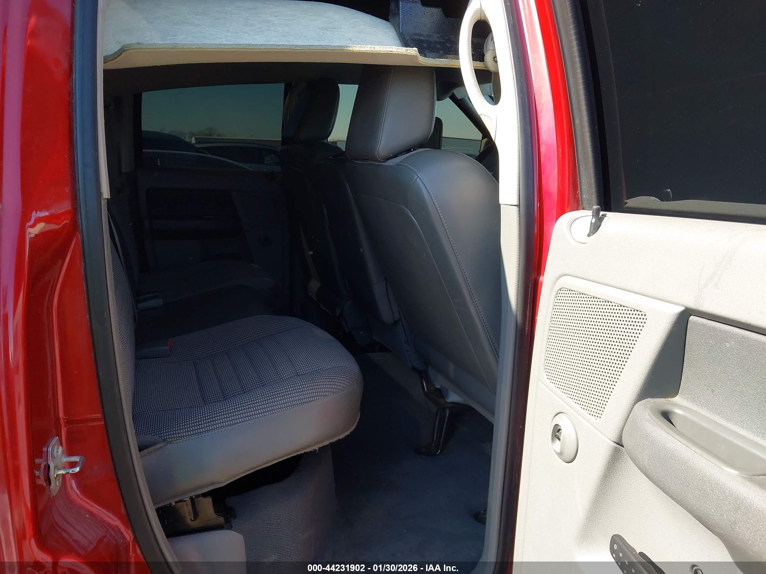 DODGE RAM image 8