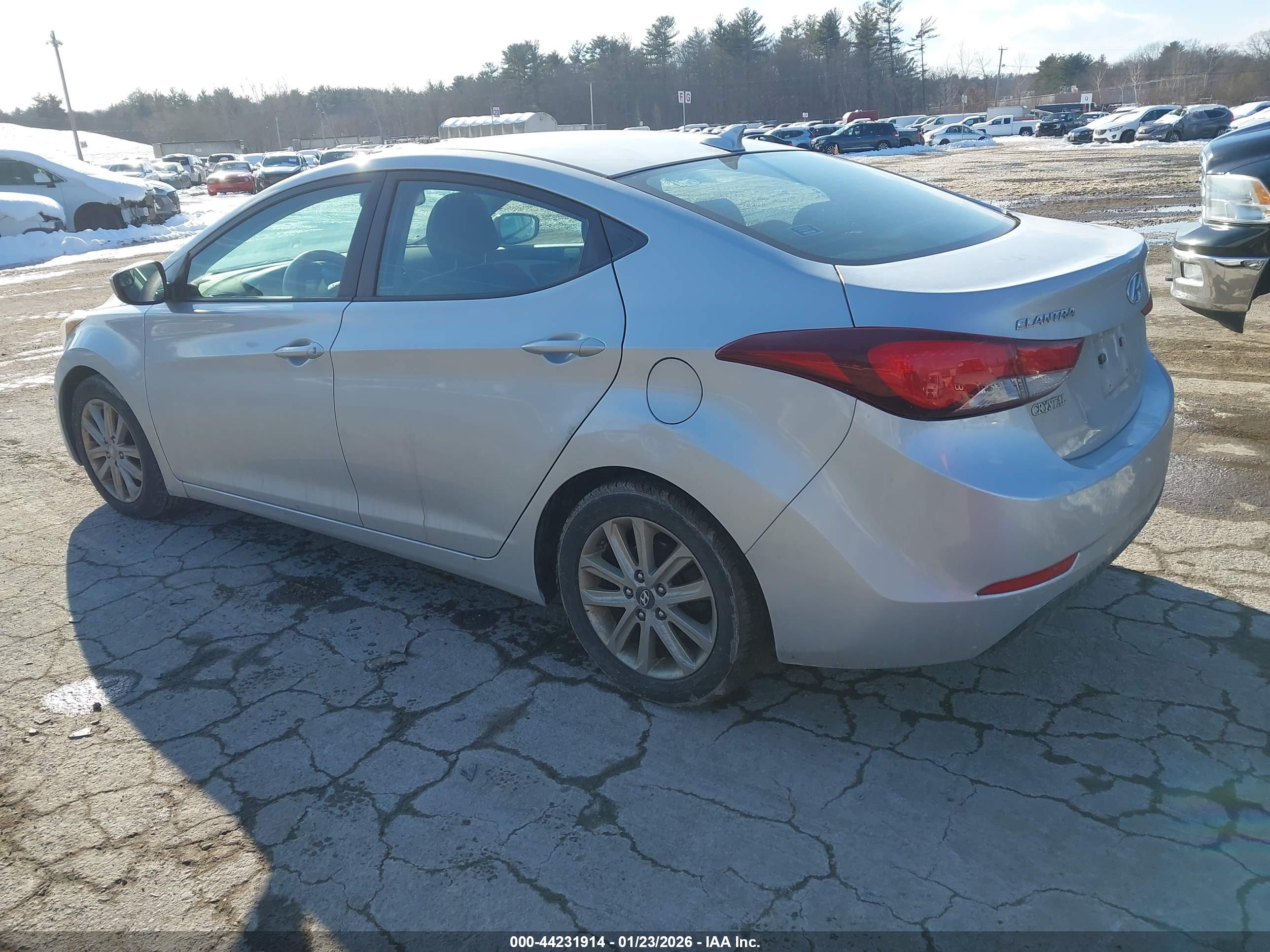 HYUNDAI ELANTRA image 3
