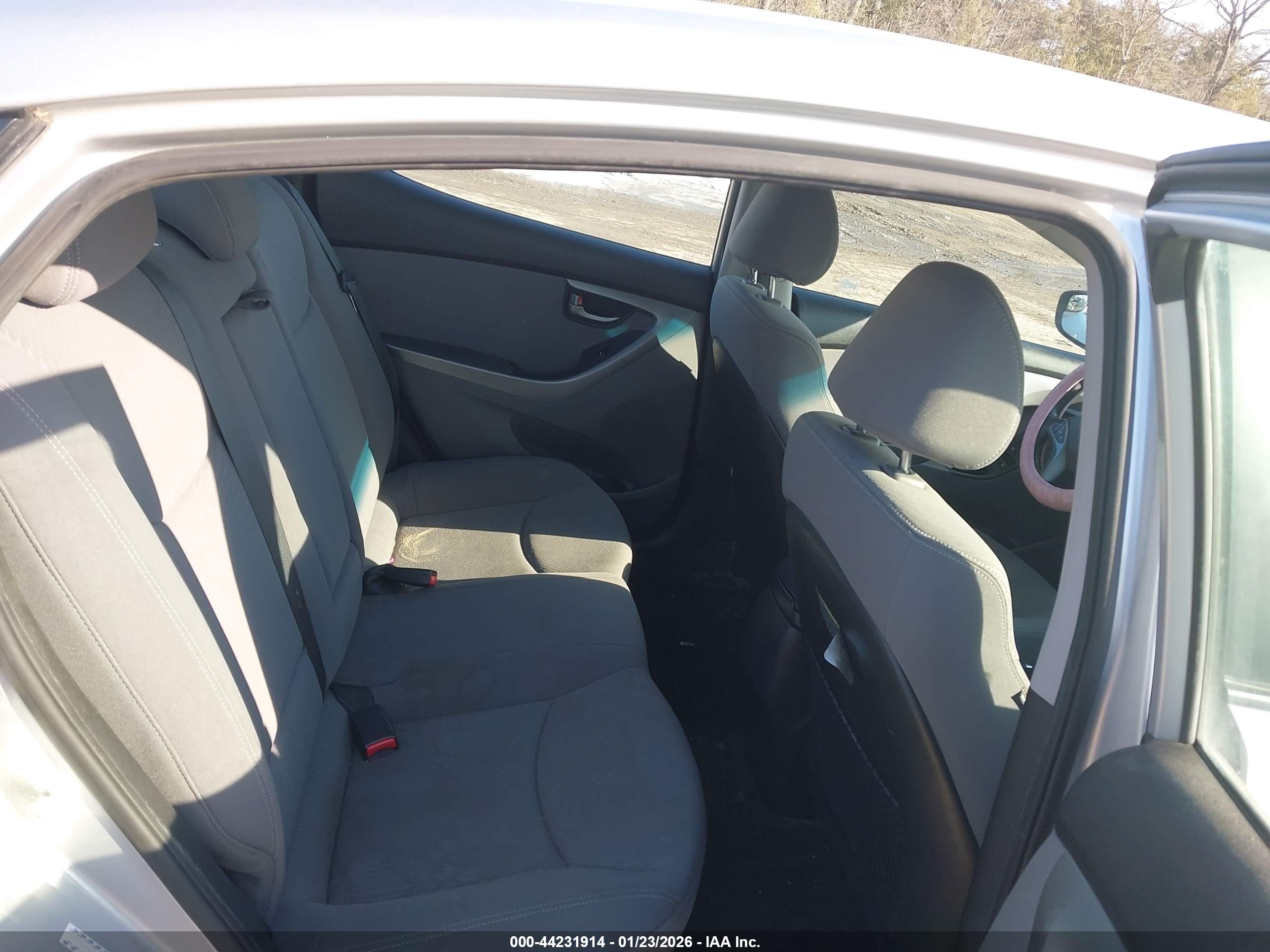 HYUNDAI ELANTRA image 8
