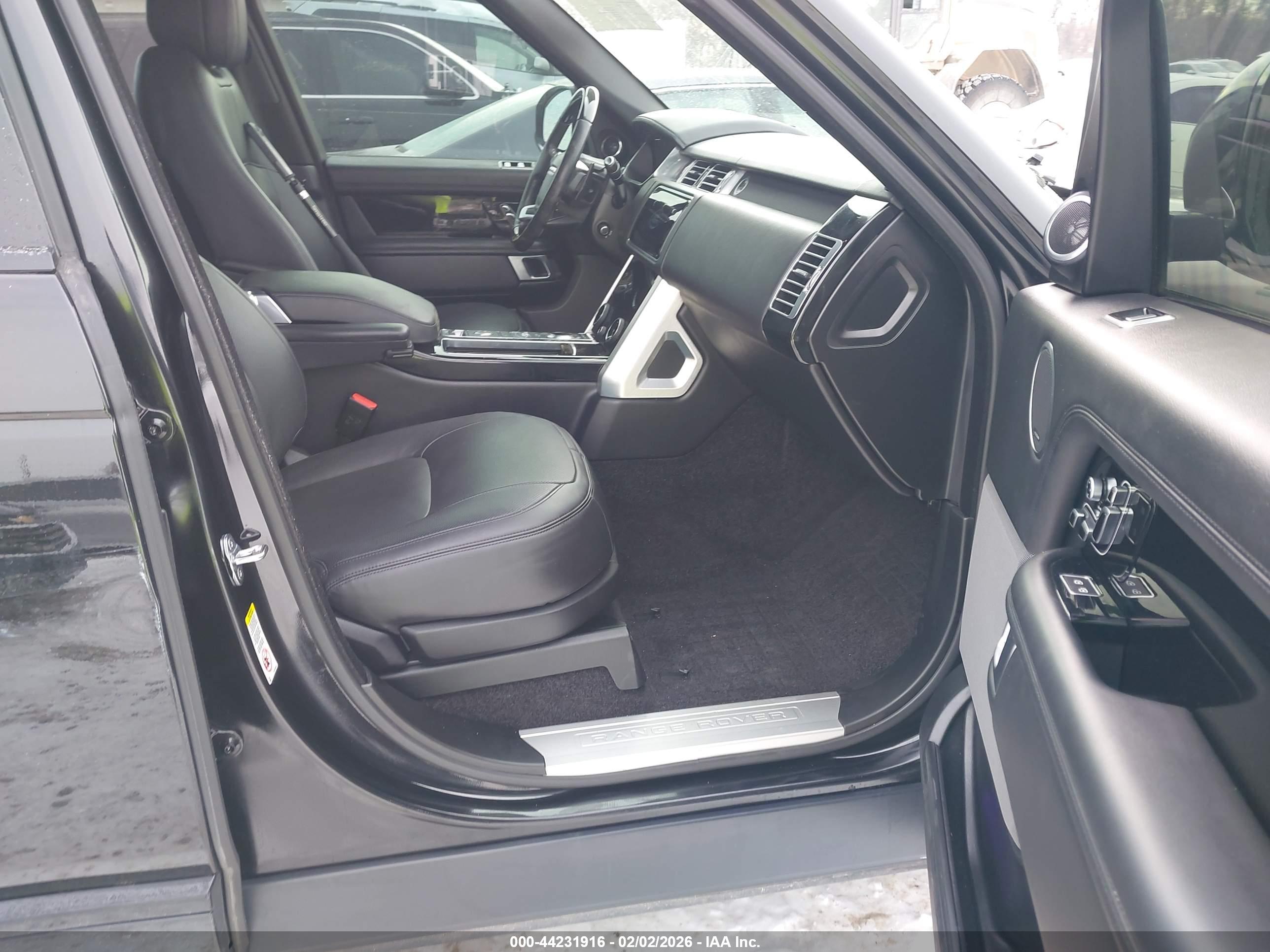 LAND ROVER image 5