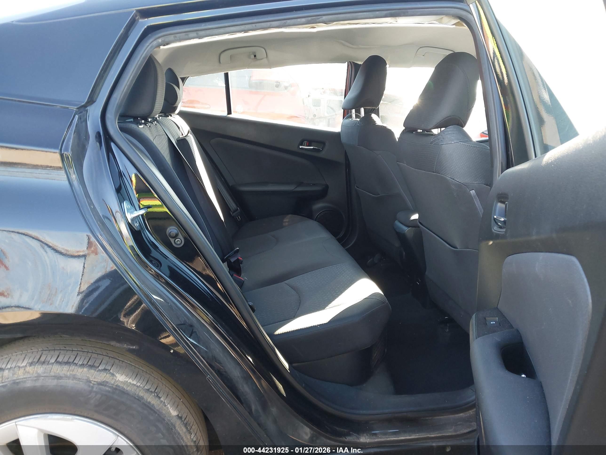 TOYOTA PRIUS image 8