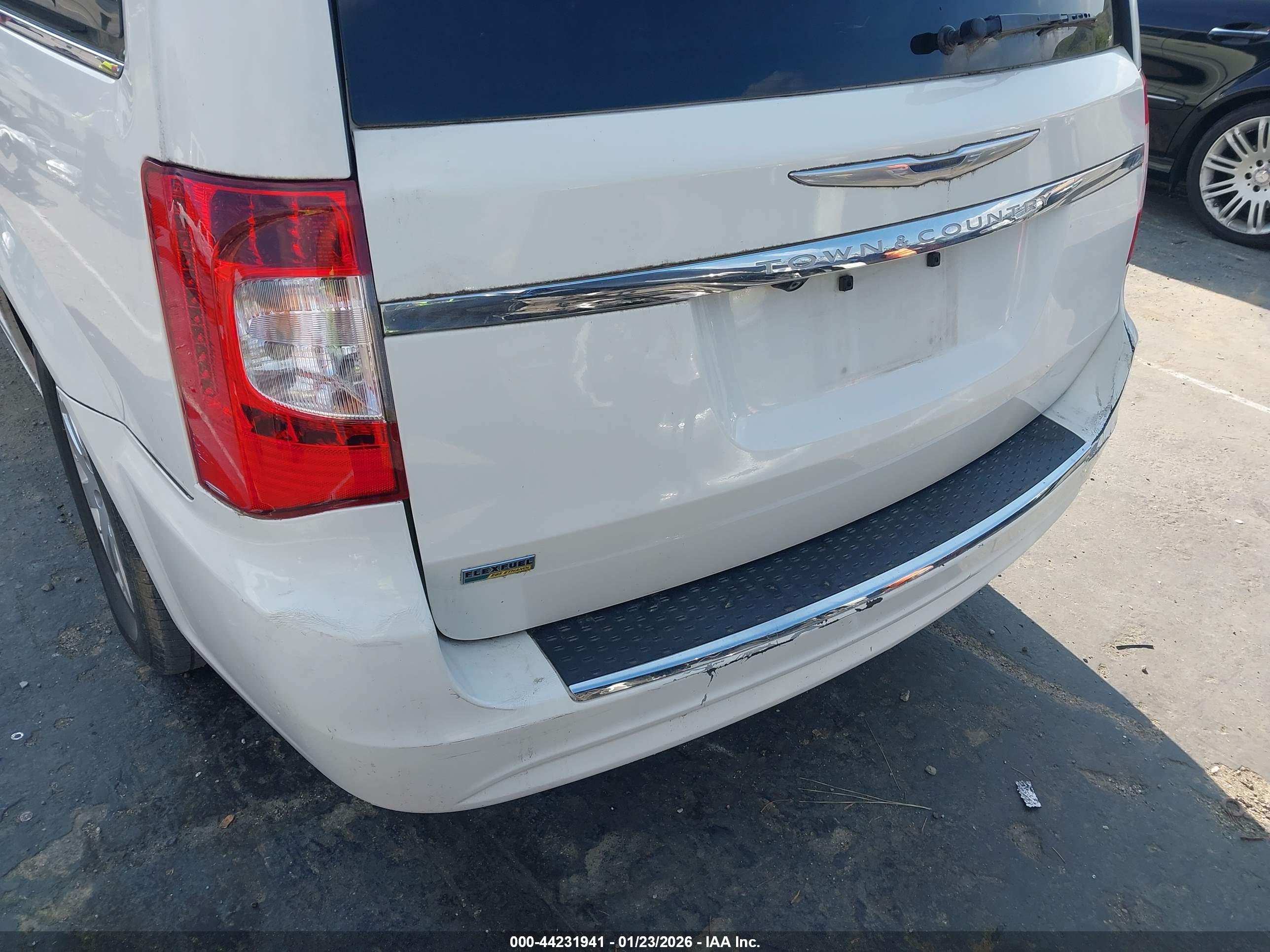 CHRYSLER TOWN image 6
