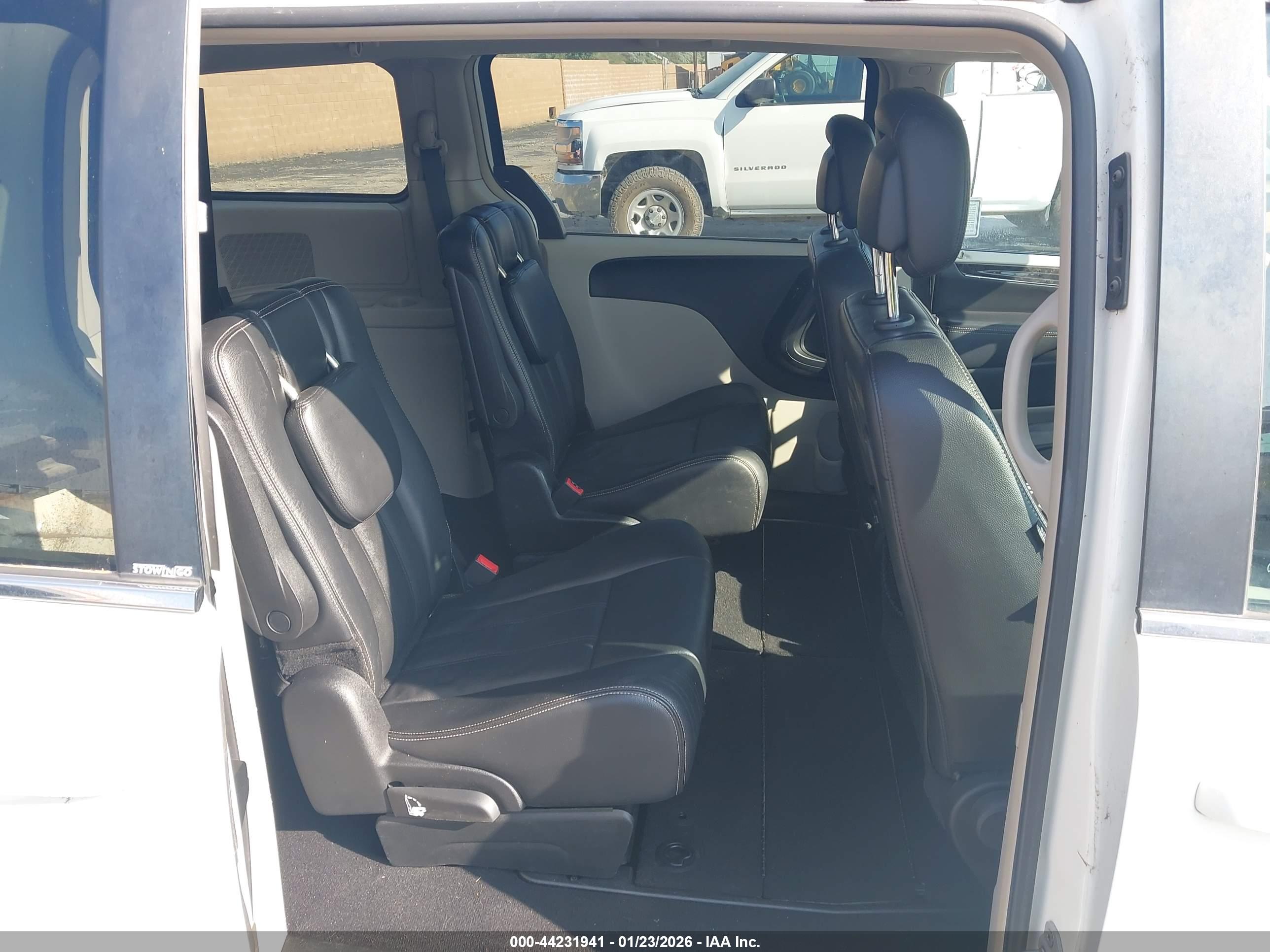 CHRYSLER TOWN image 8