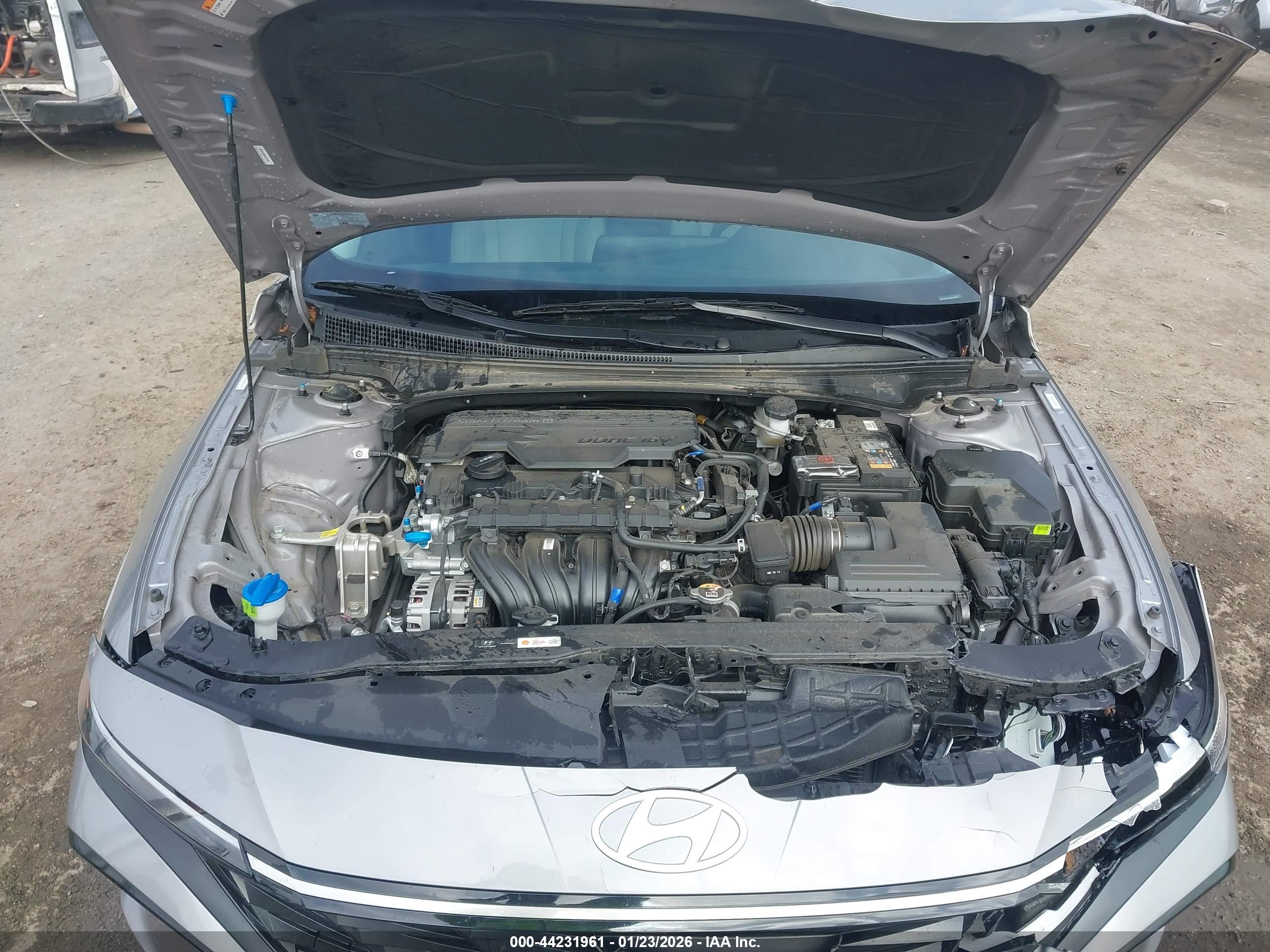 HYUNDAI ELANTRA image 10