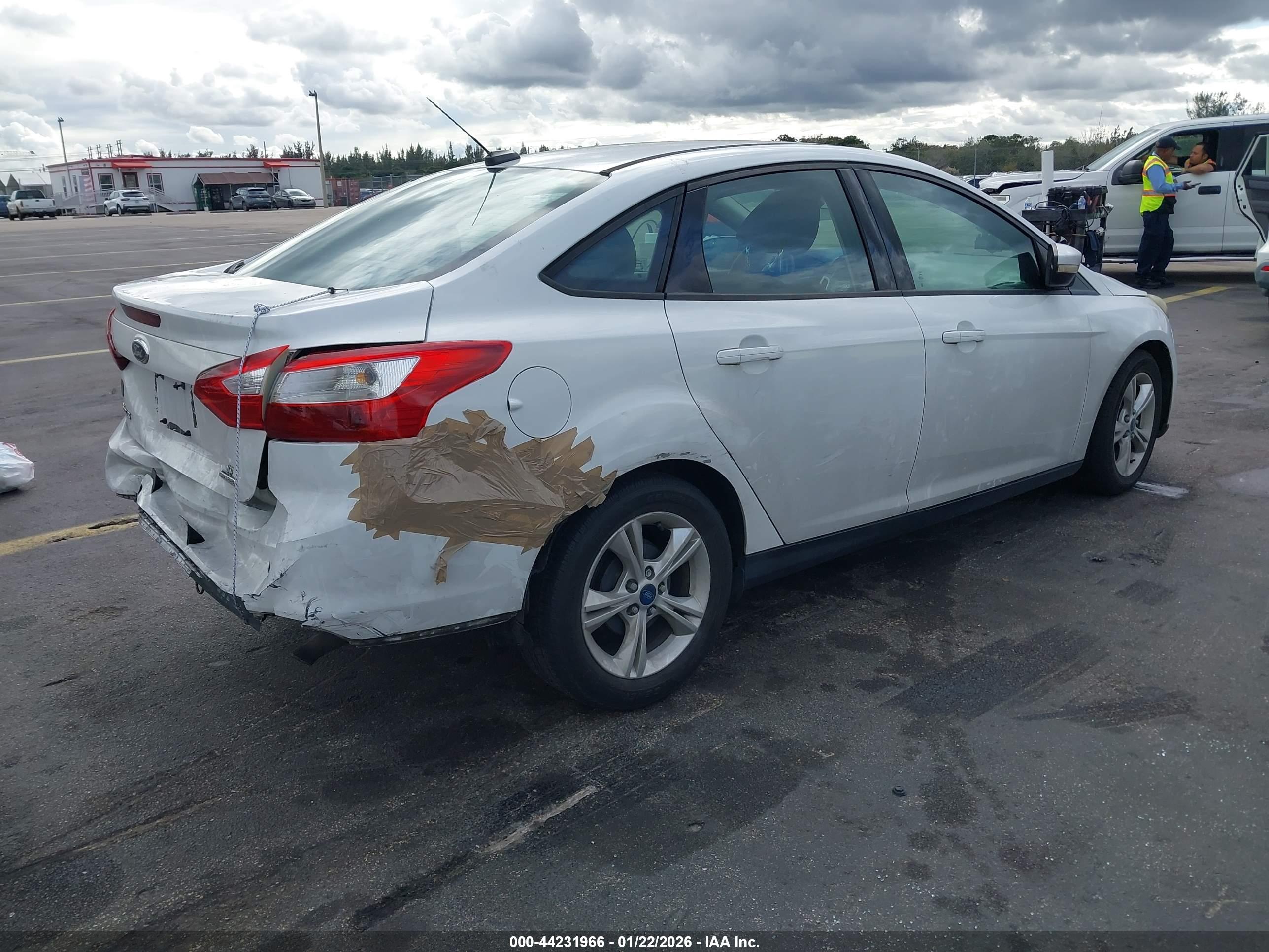 FORD FOCUS image 4