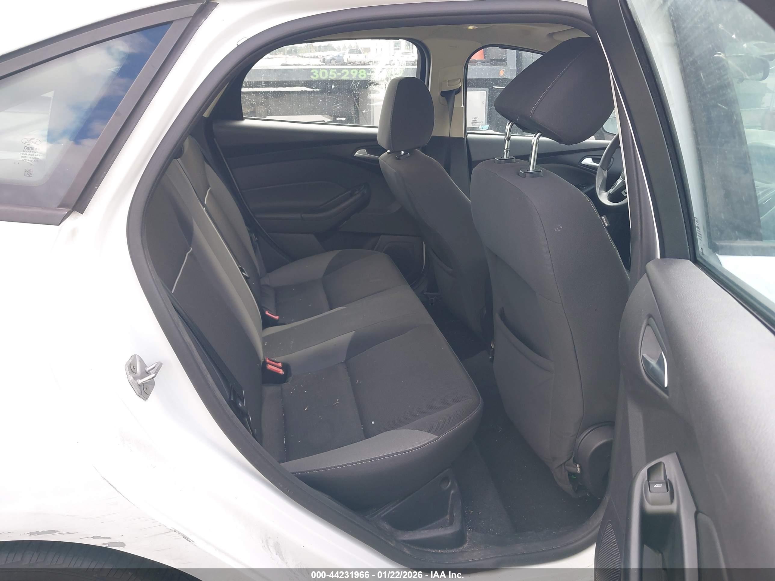 FORD FOCUS image 8