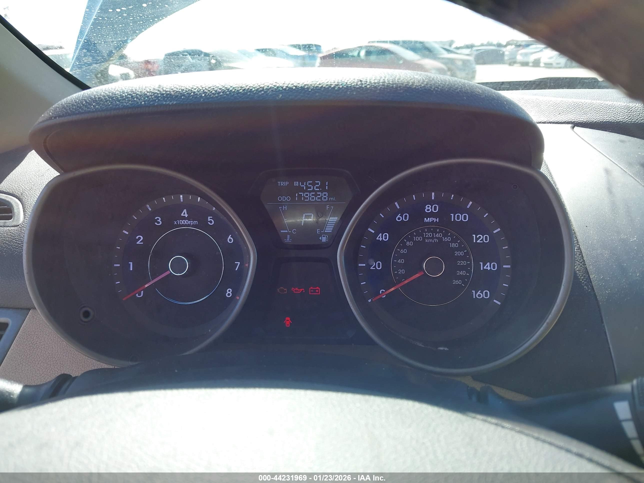 HYUNDAI ELANTRA image 7