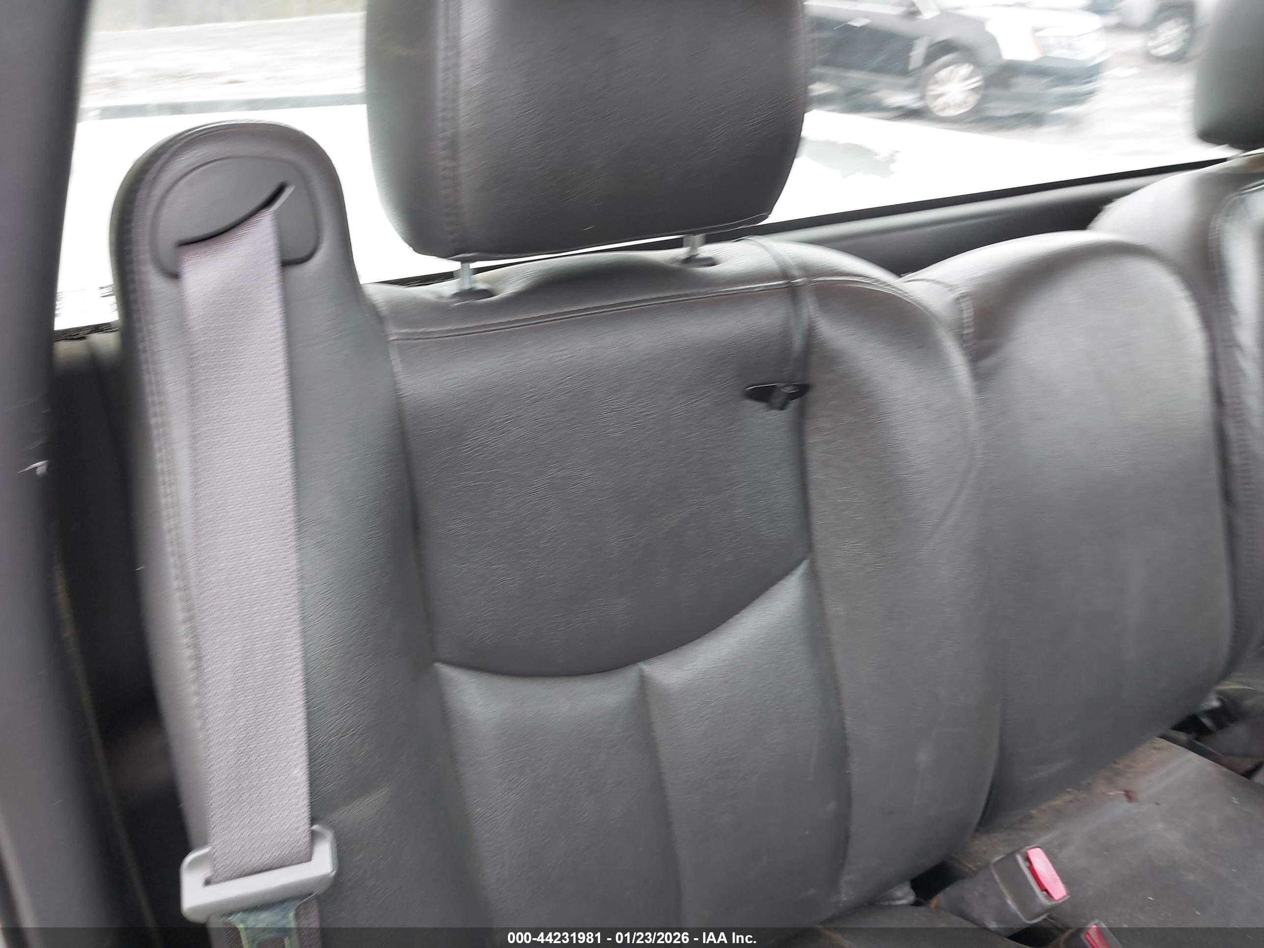 GMC SIERRA image 8