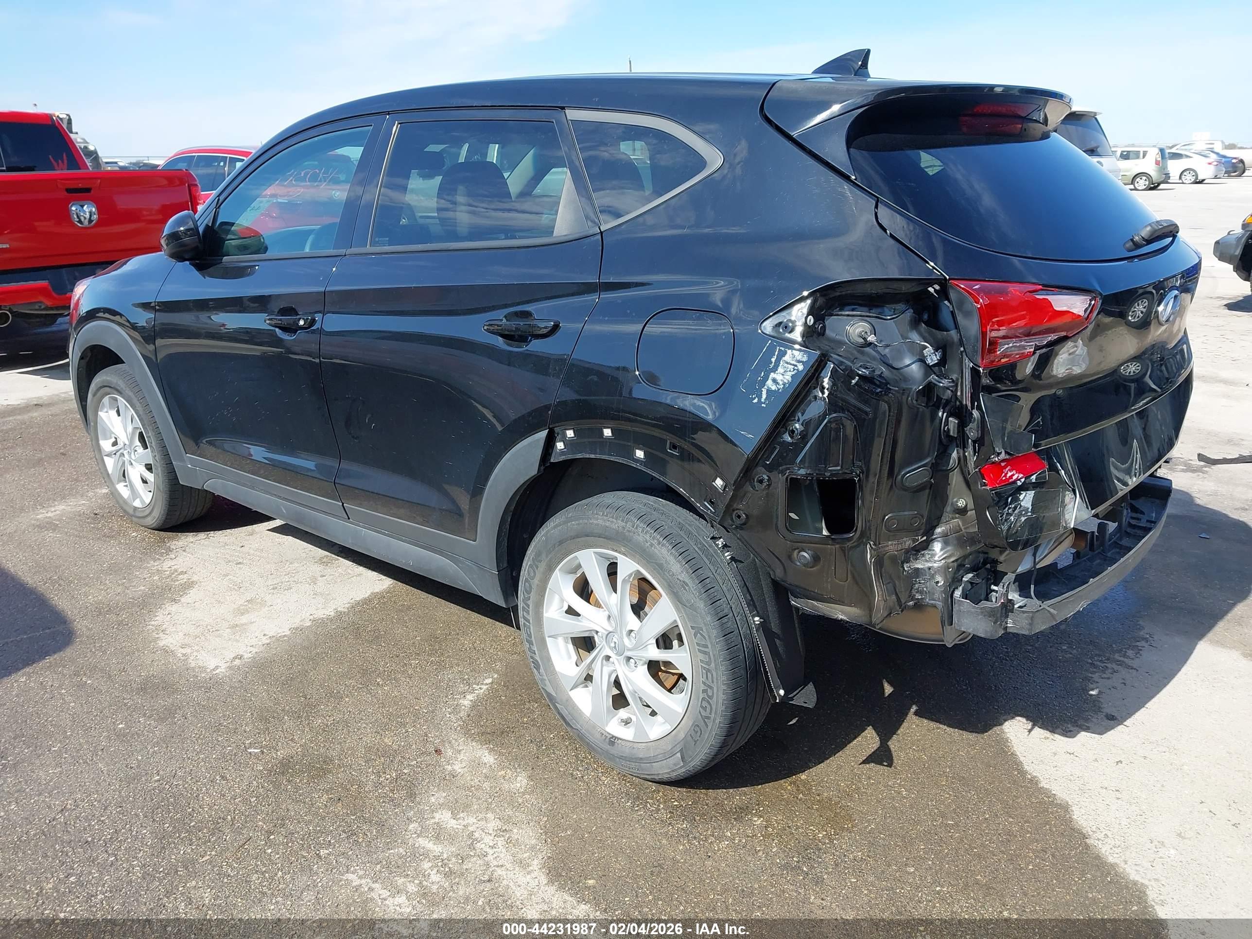 HYUNDAI TUCSON image 3