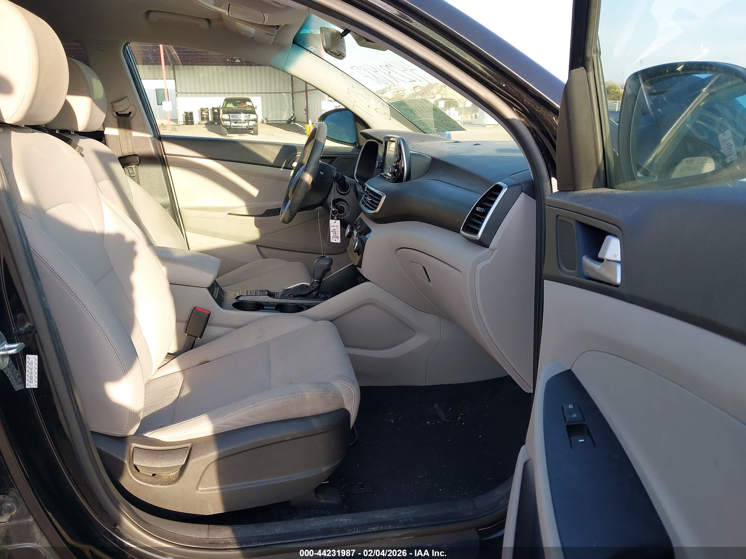 HYUNDAI TUCSON image 5