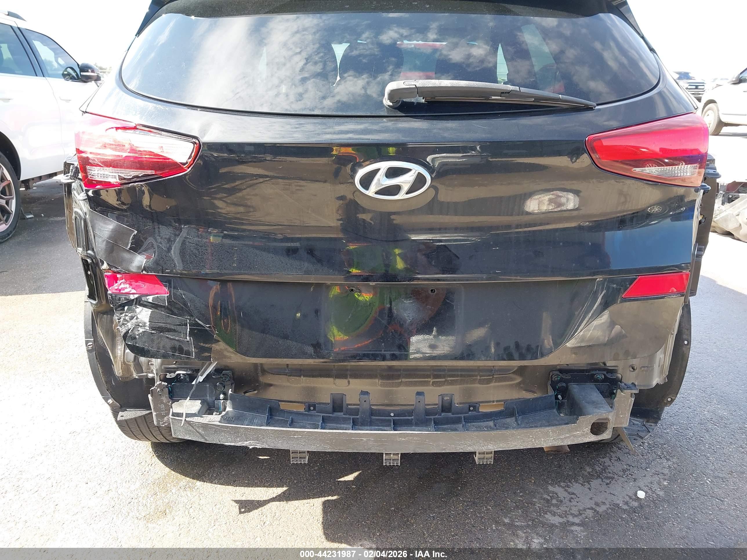 HYUNDAI TUCSON image 6