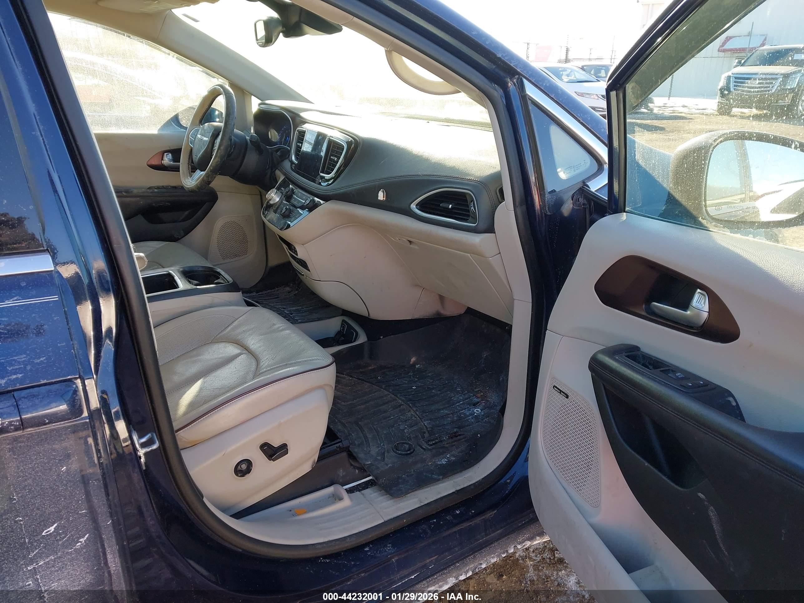 CHRYSLER PACIFICA image 5