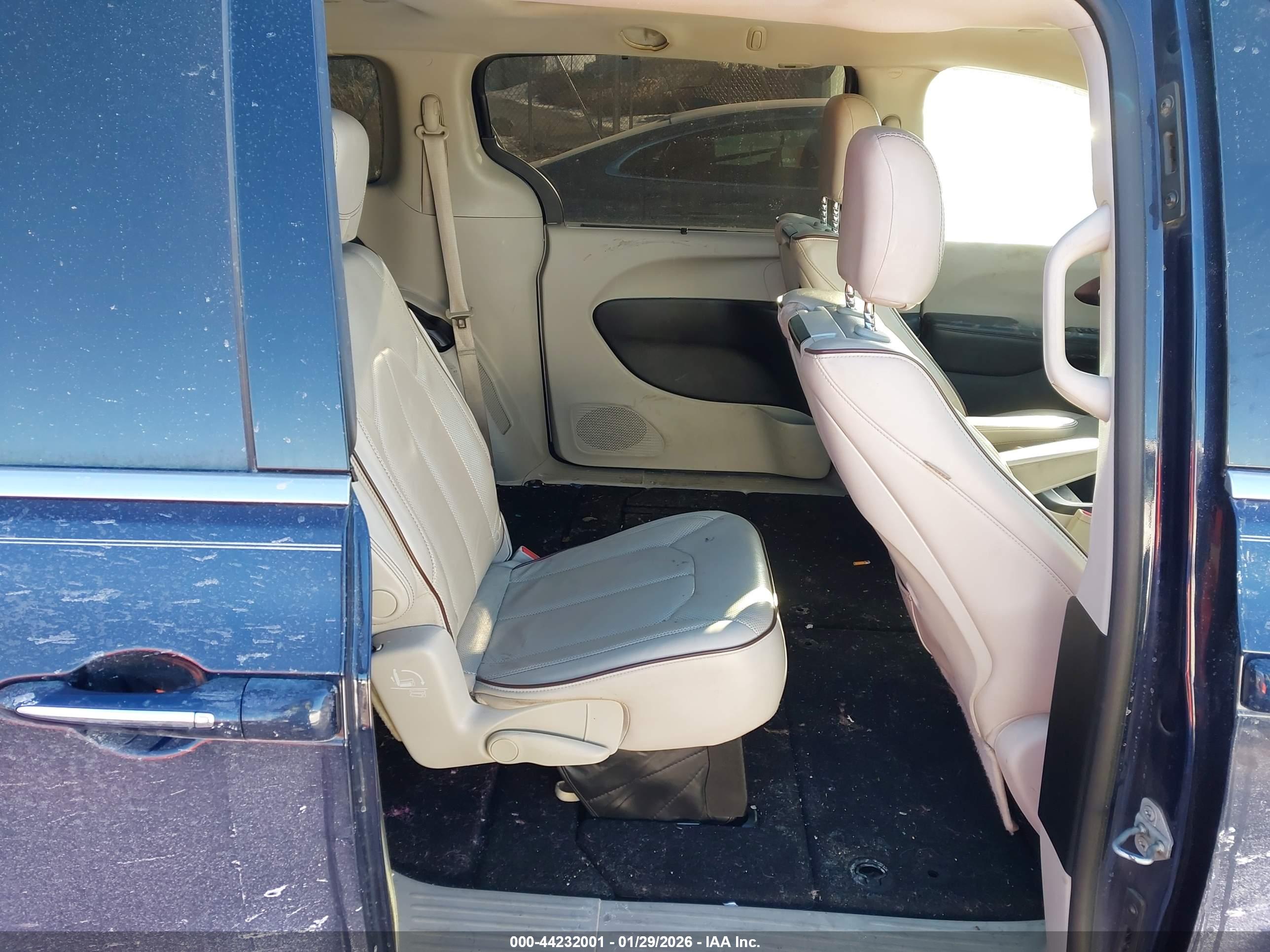 CHRYSLER PACIFICA image 8