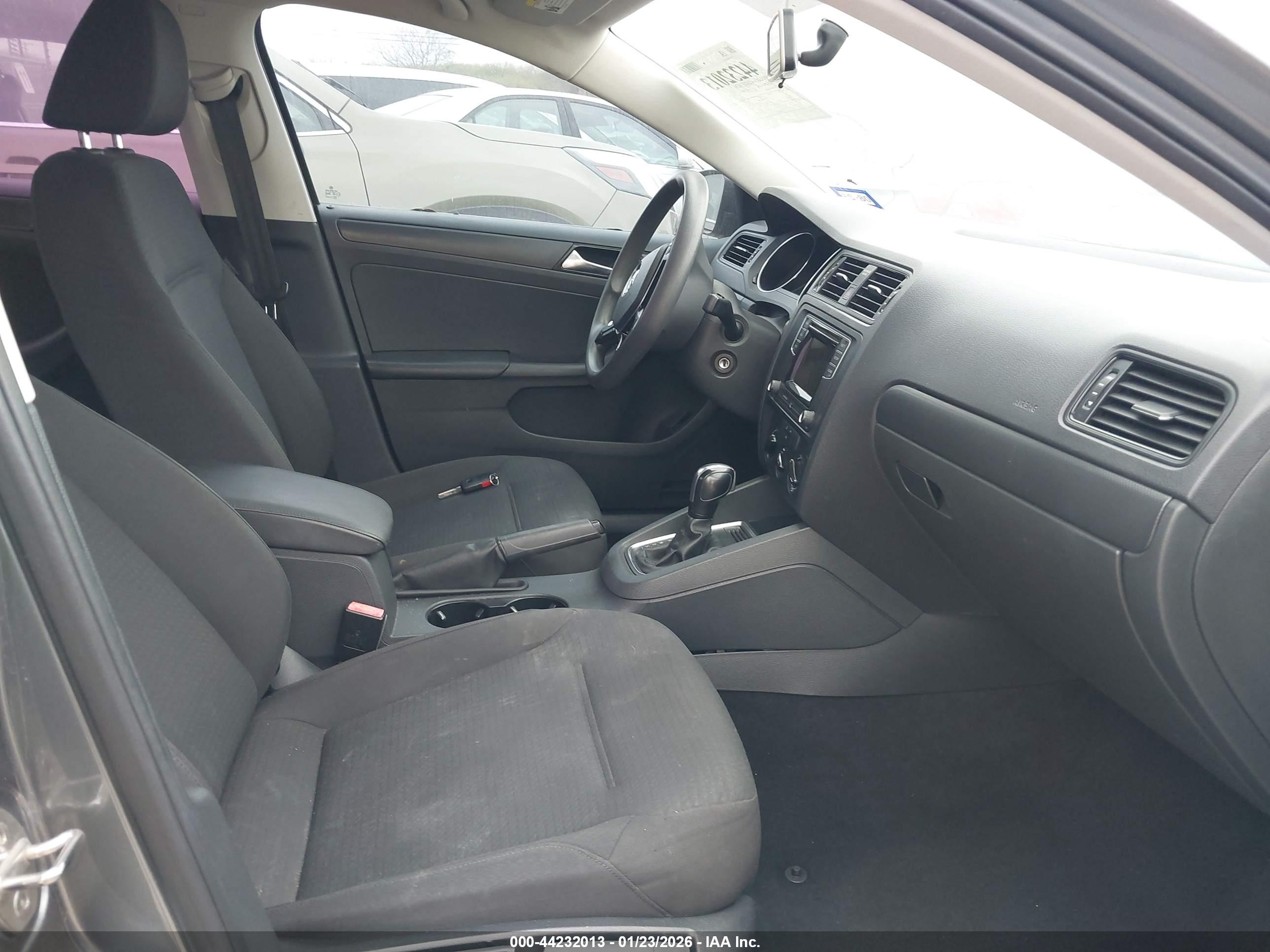VOLKSWAGEN JETTA image 5