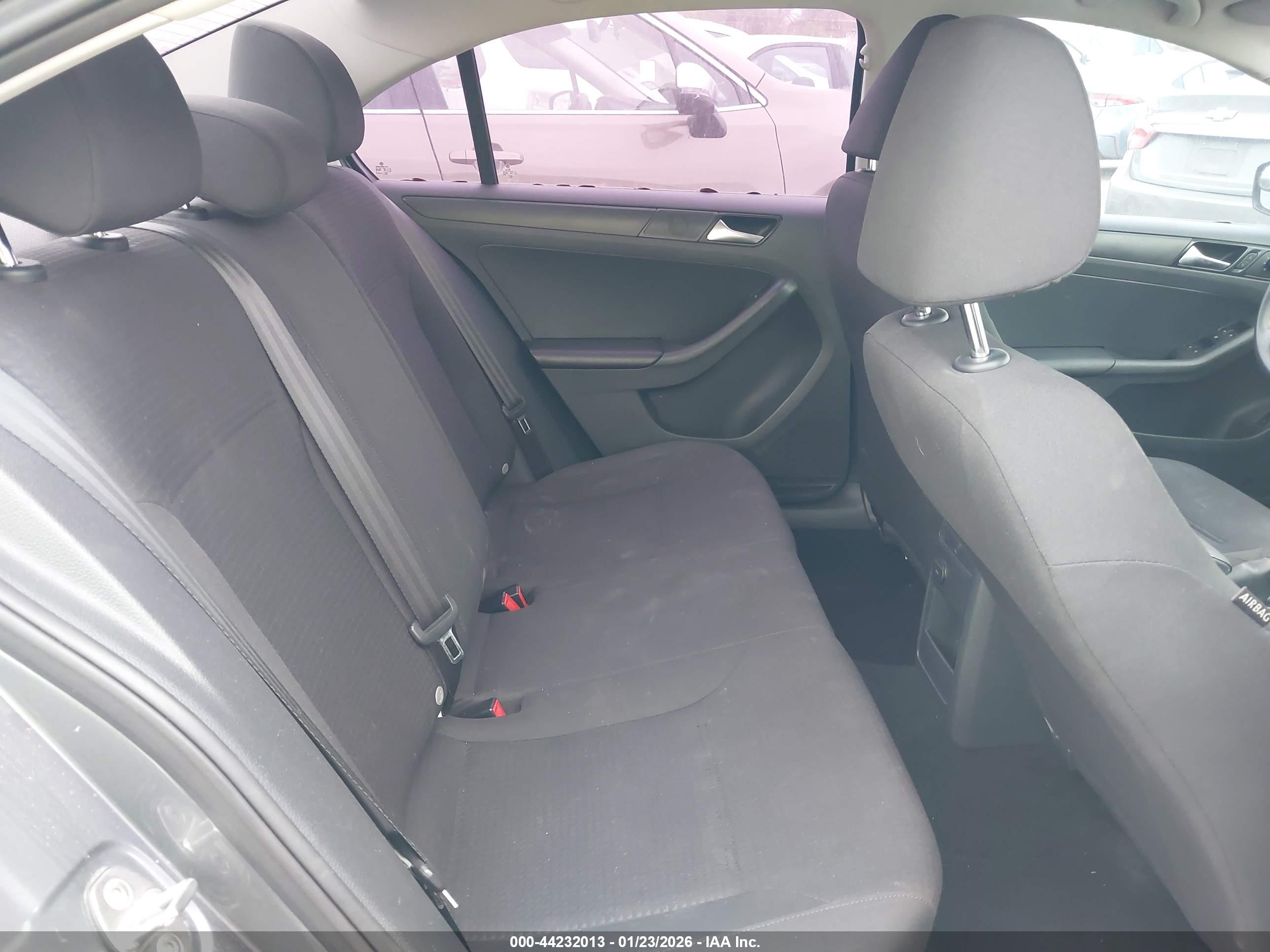 VOLKSWAGEN JETTA image 8