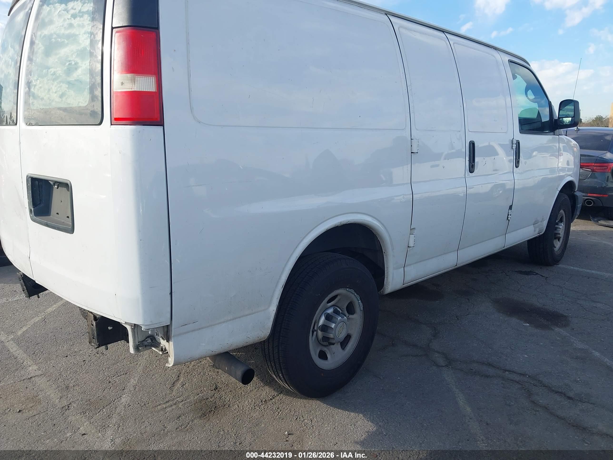 CHEVROLET EXPRESS image 4