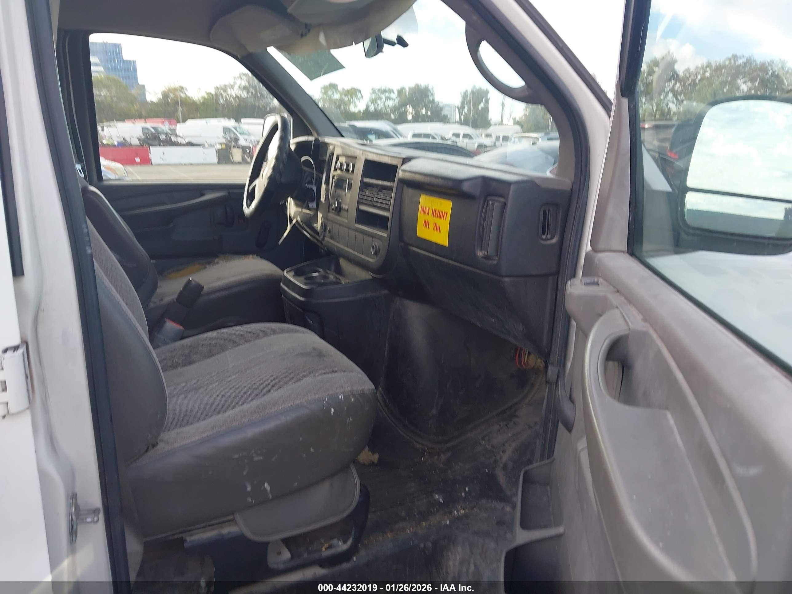 CHEVROLET EXPRESS image 5