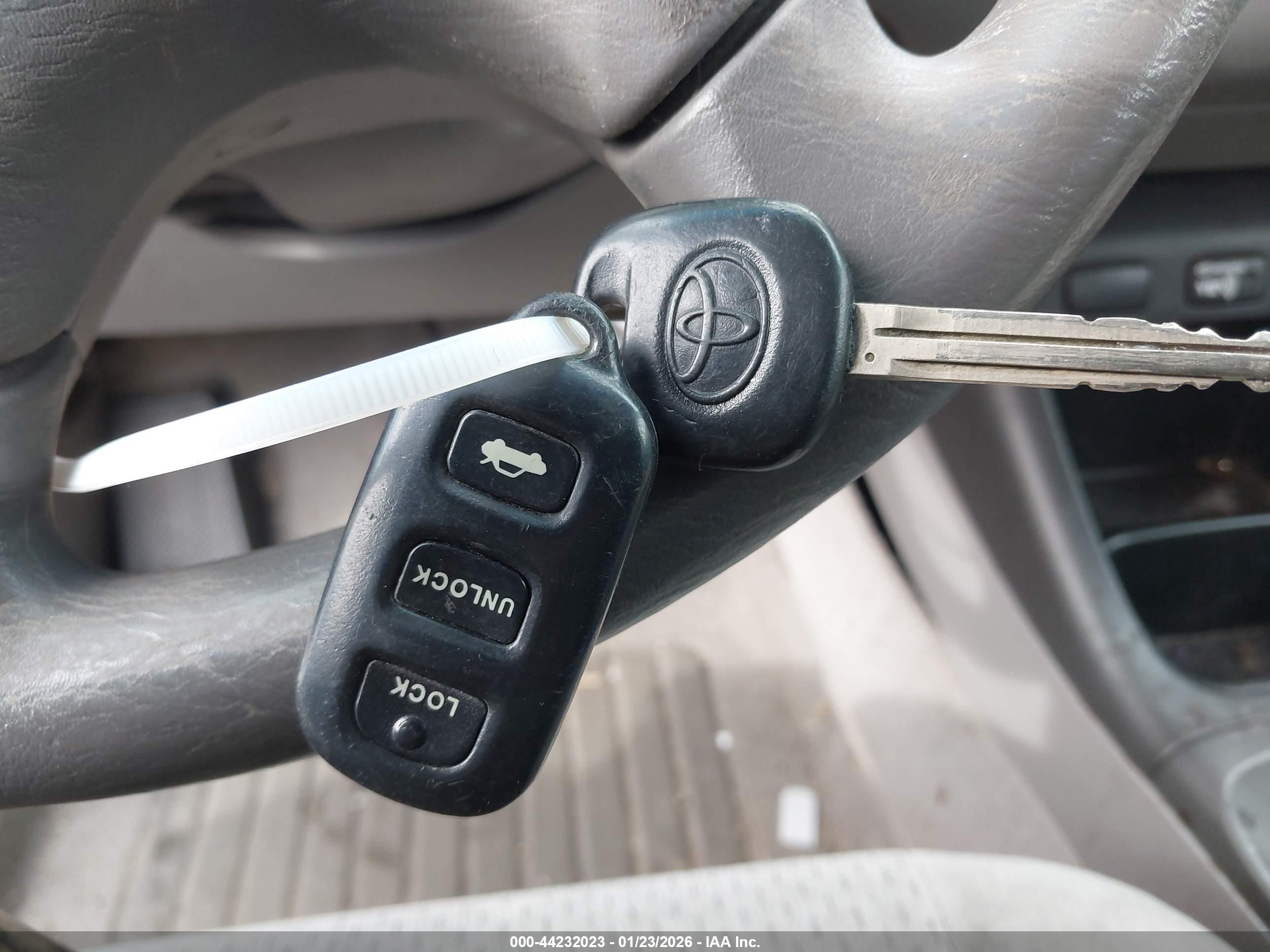 TOYOTA CAMRY image 11