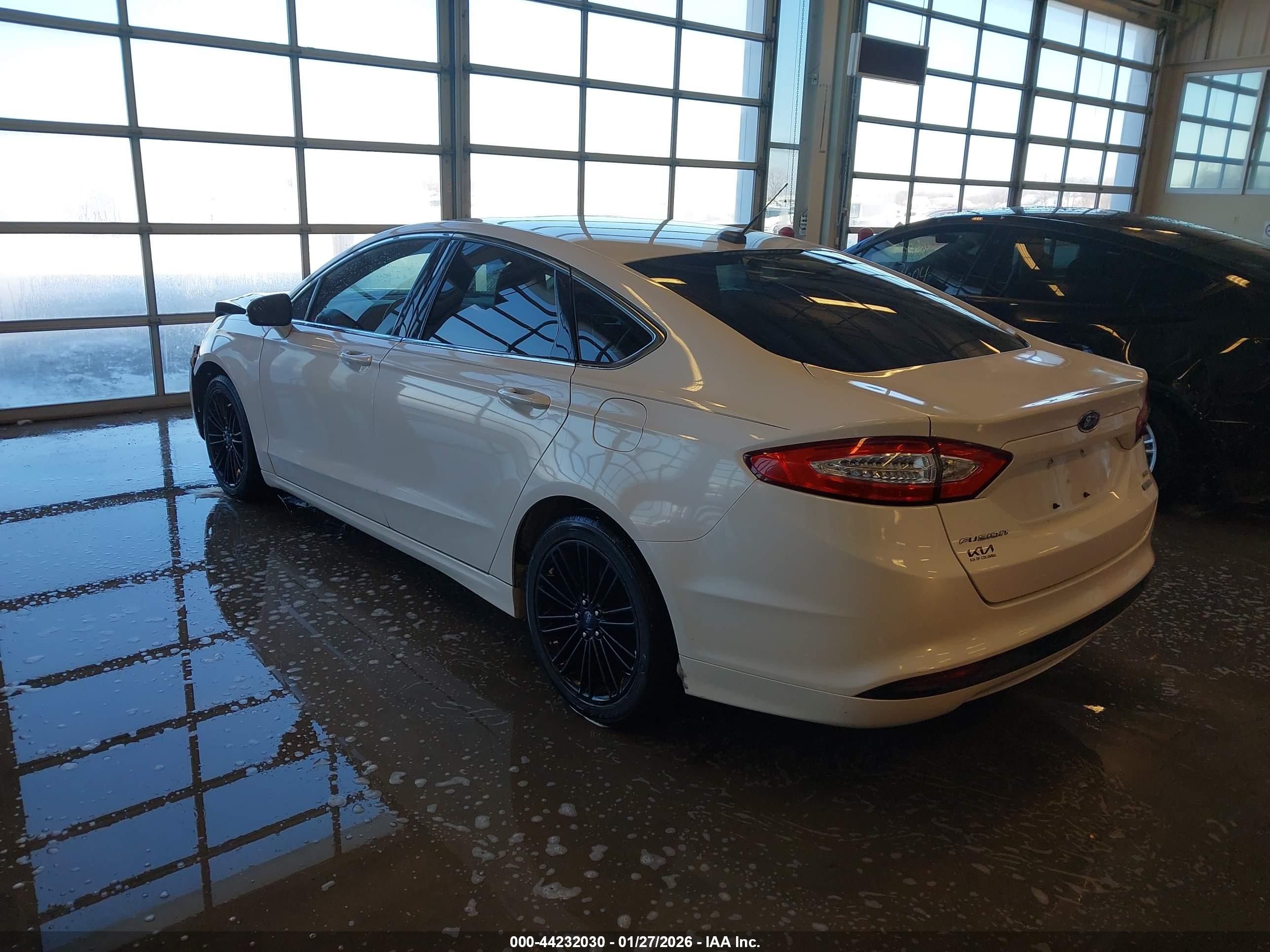 FORD FUSION image 3