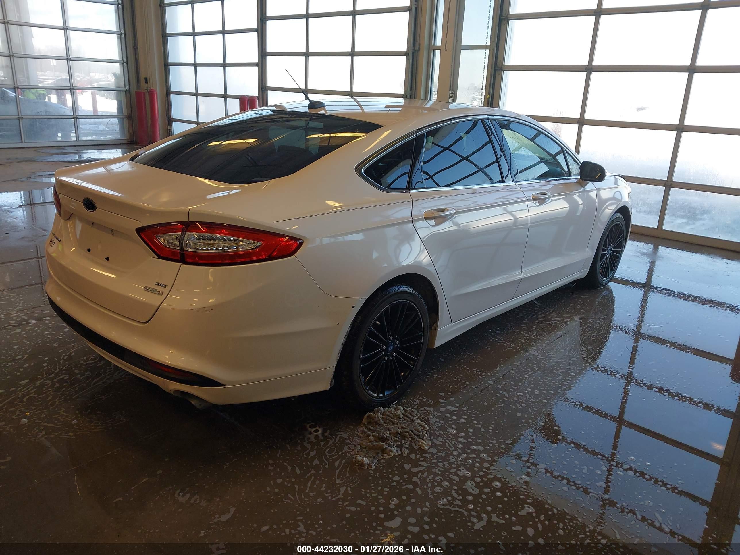 FORD FUSION image 4