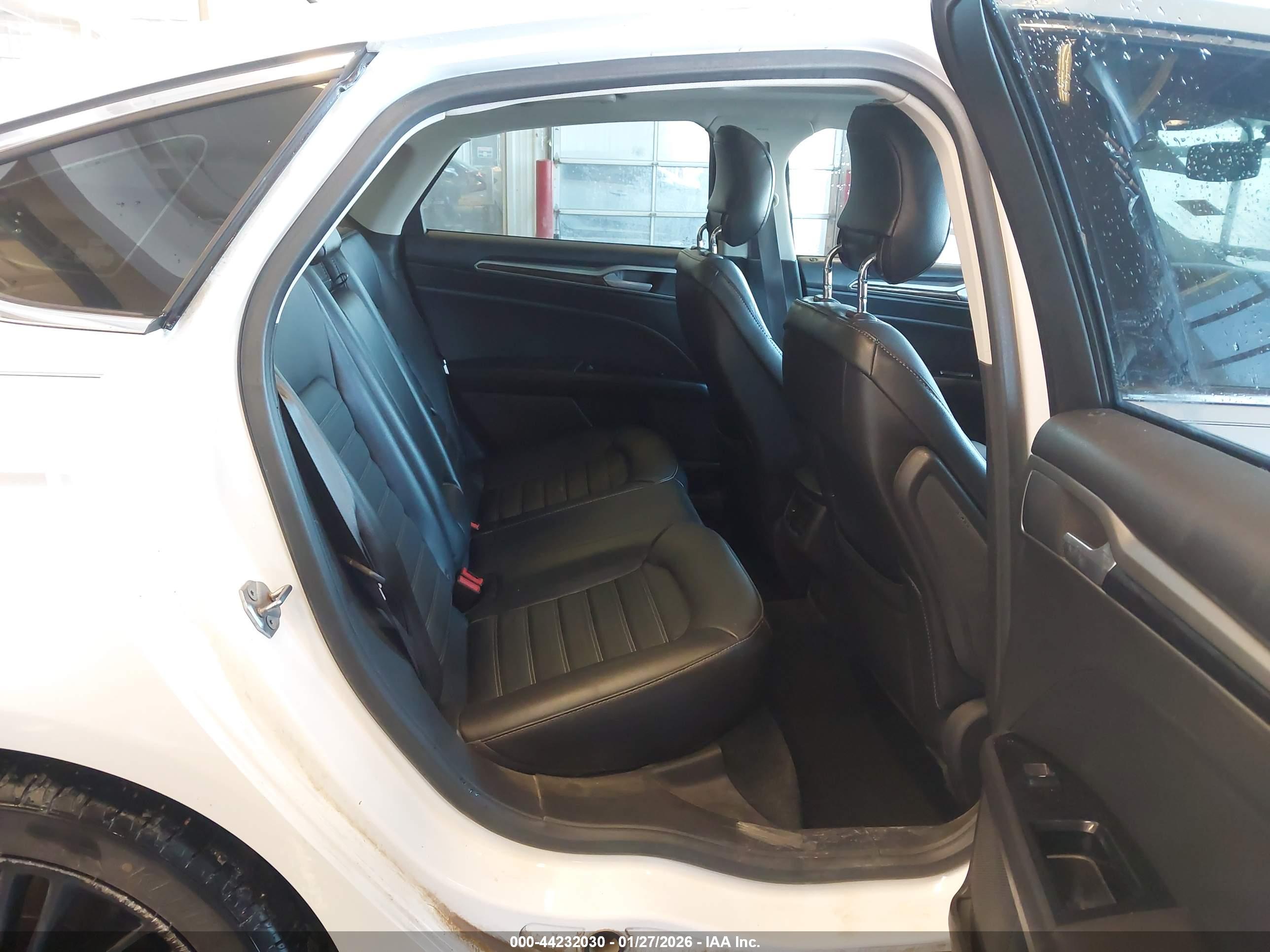 FORD FUSION image 8