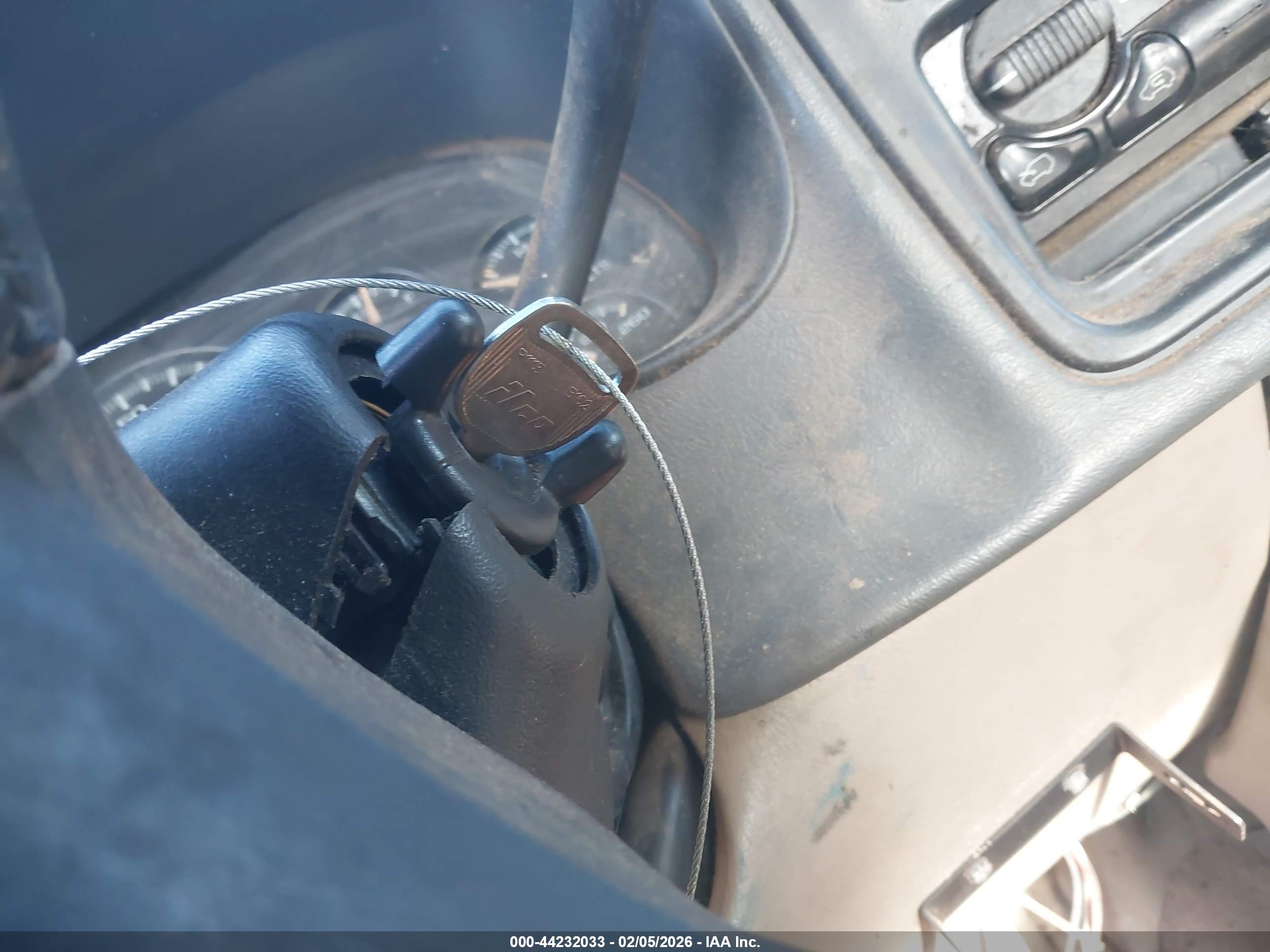 CHEVROLET SILVERADO image 11