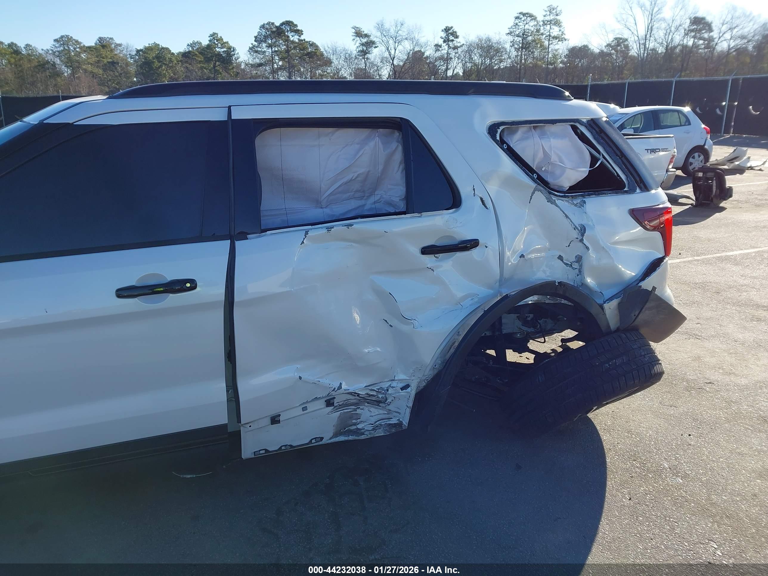 FORD EXPLORER image 6