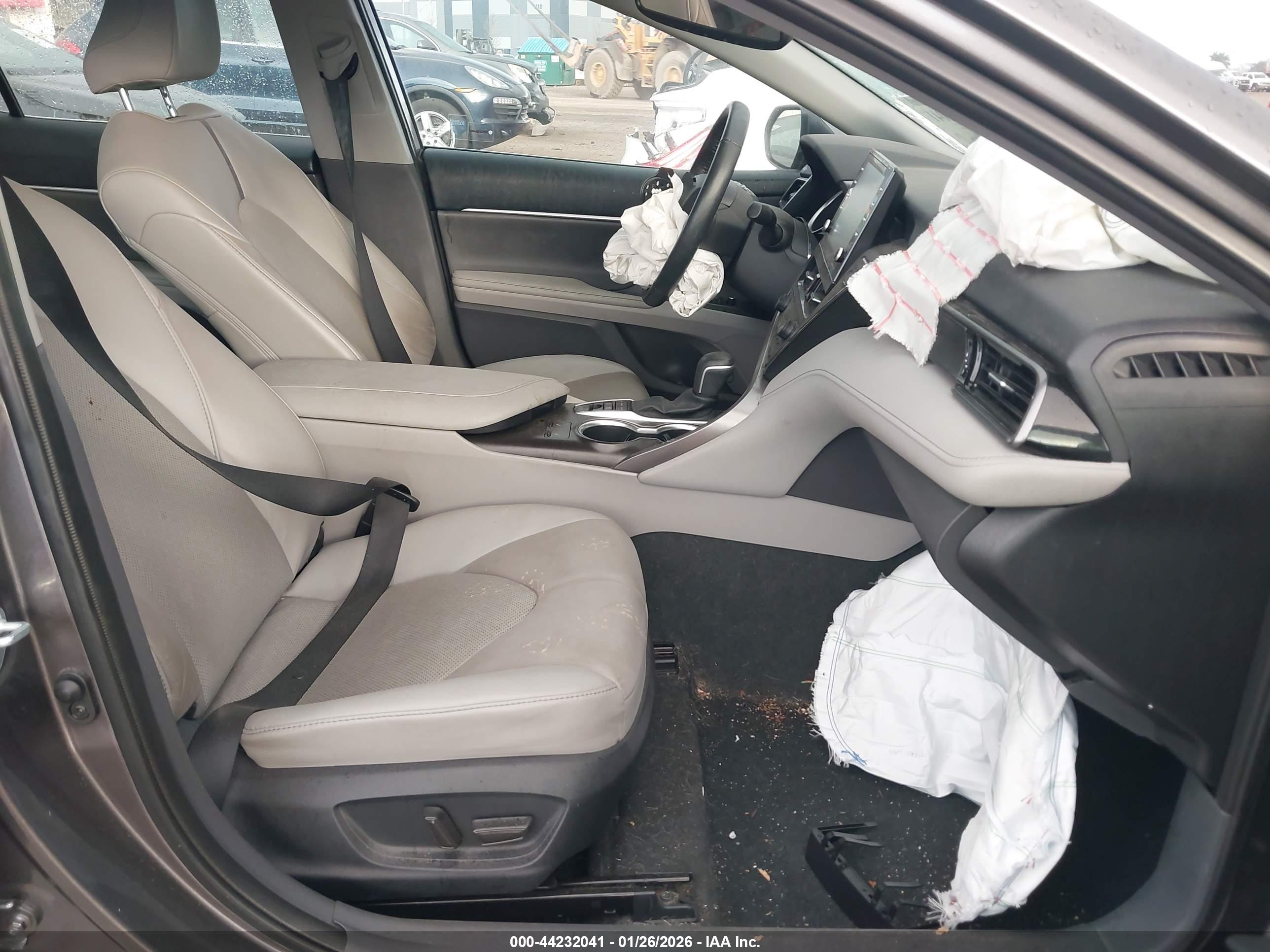 TOYOTA CAMRY image 5