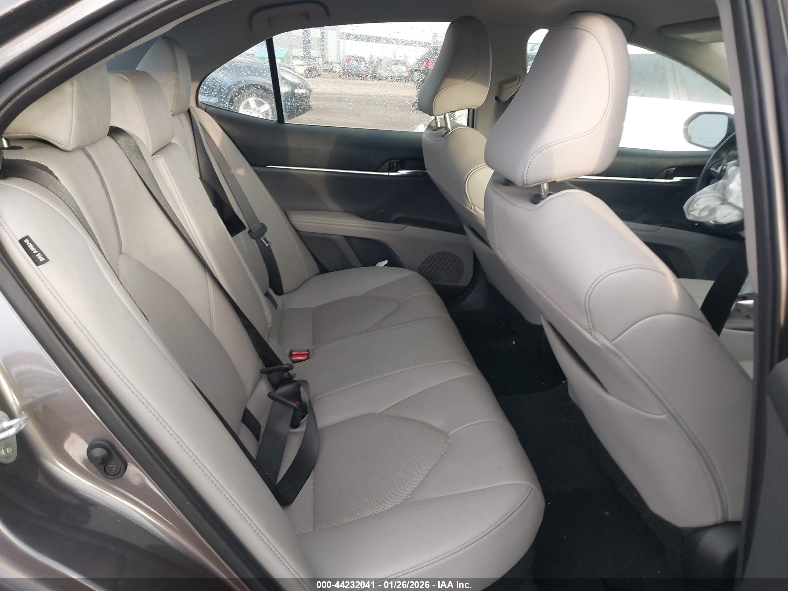 TOYOTA CAMRY image 8