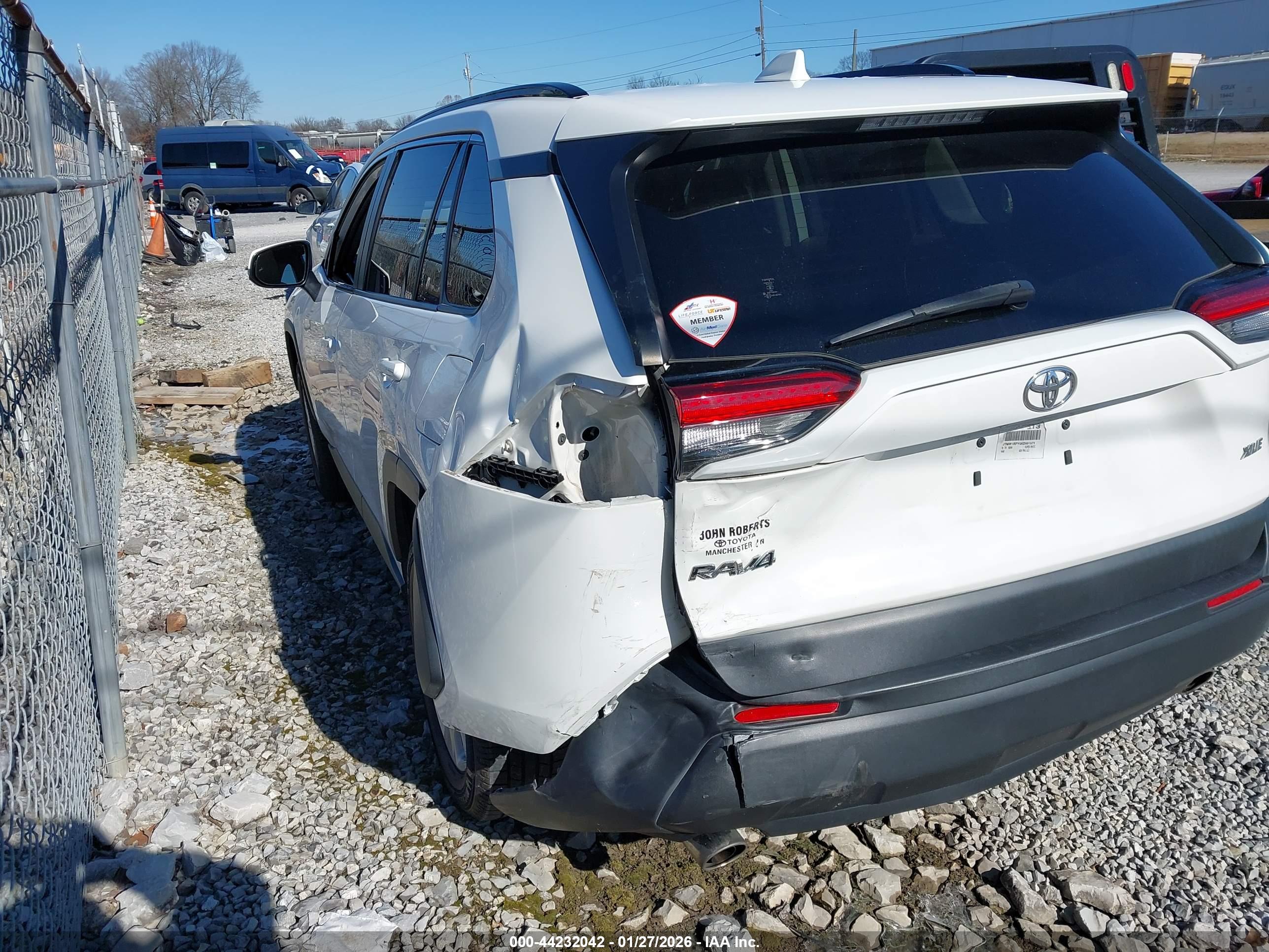TOYOTA RAV4 image 3