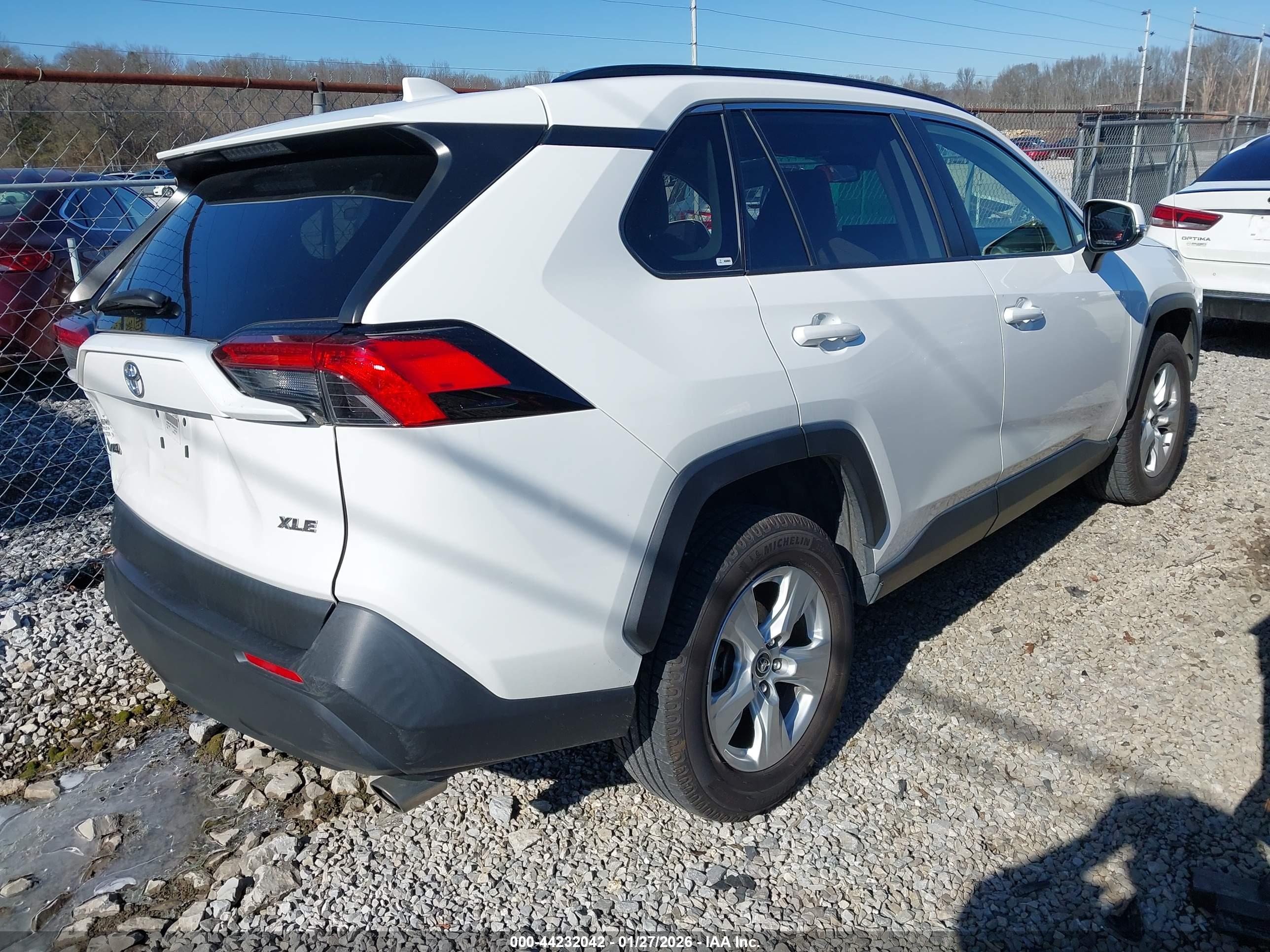 TOYOTA RAV4 image 4