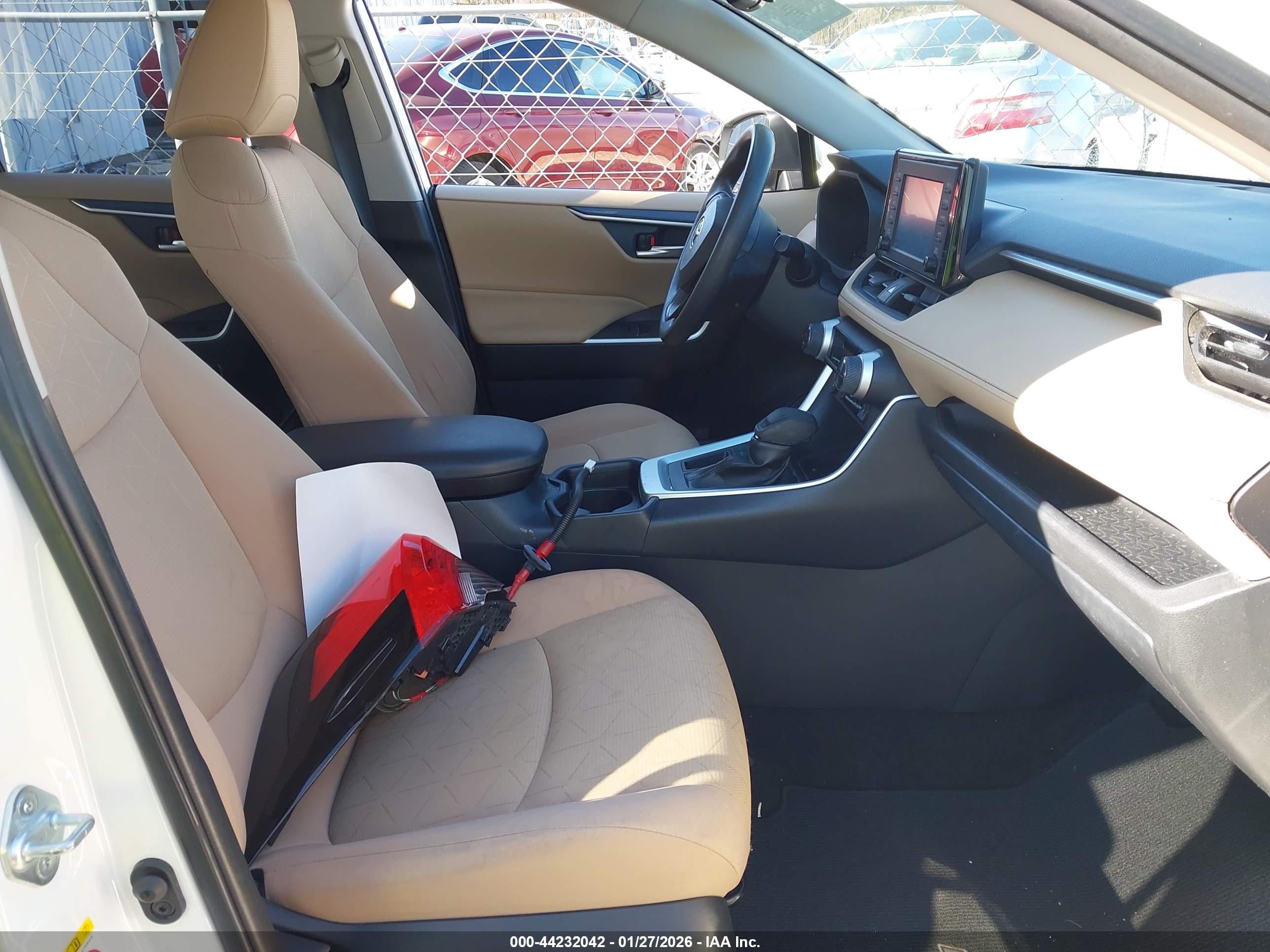 TOYOTA RAV4 image 5