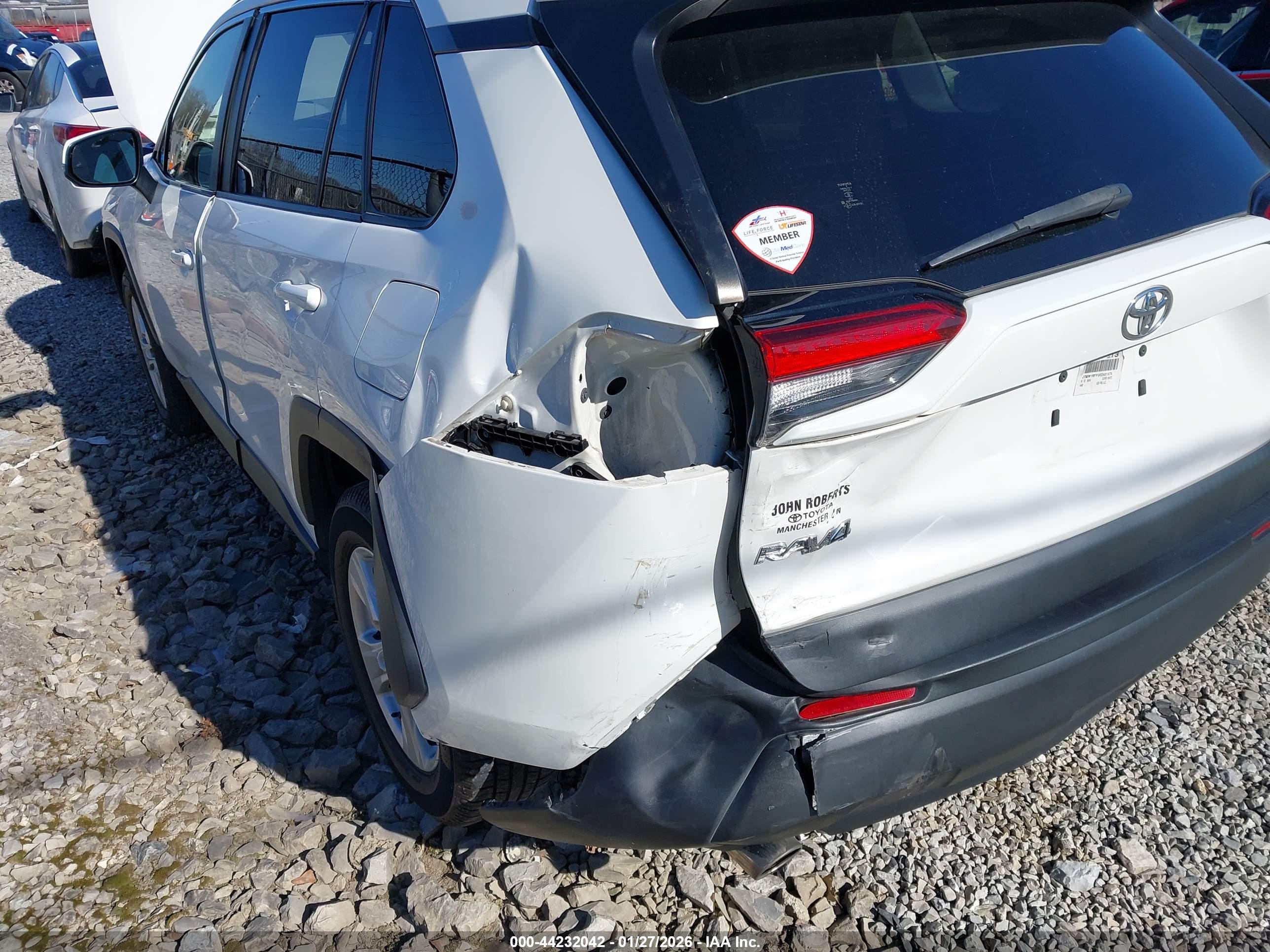 TOYOTA RAV4 image 6