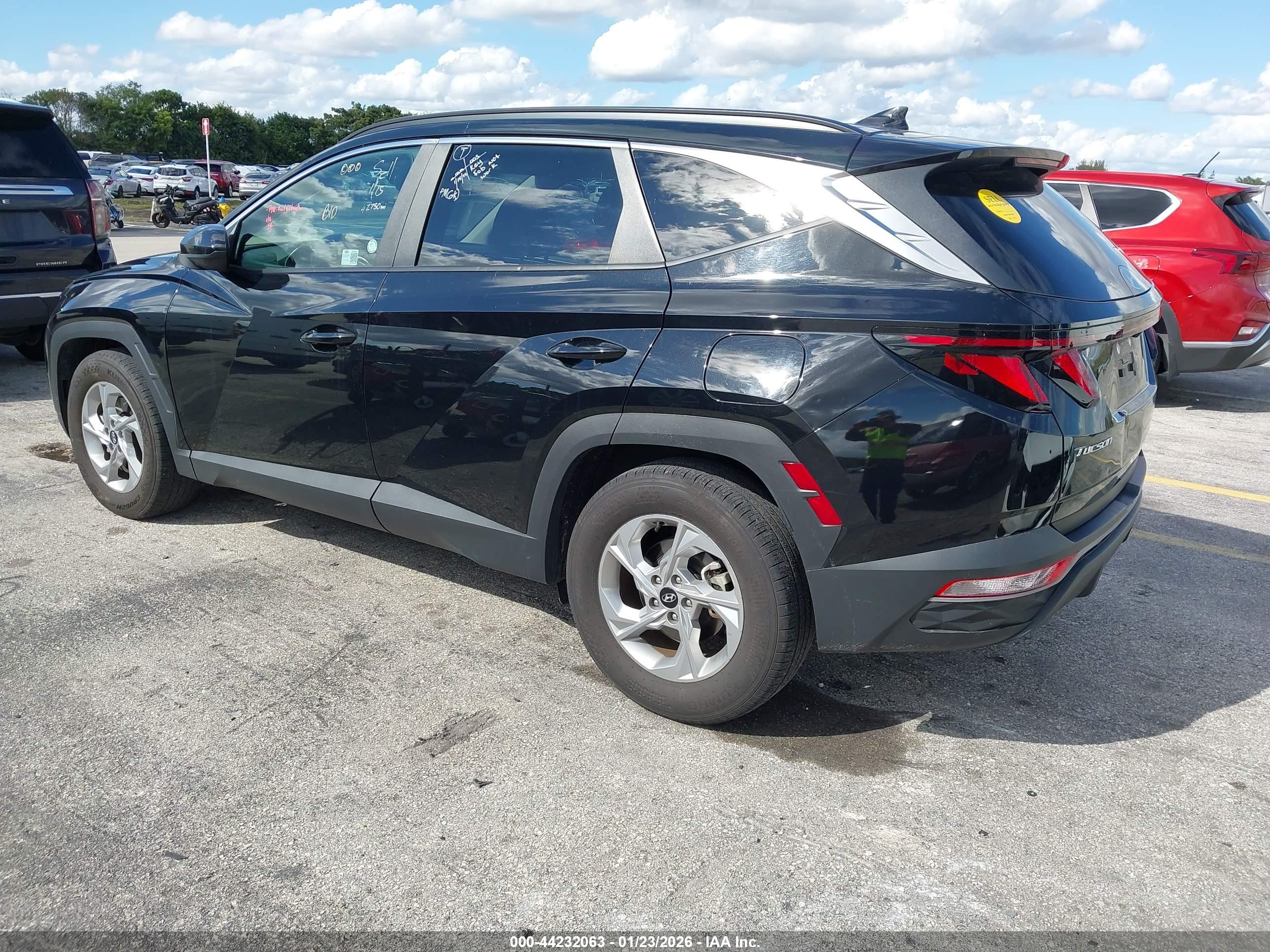 HYUNDAI TUCSON image 3