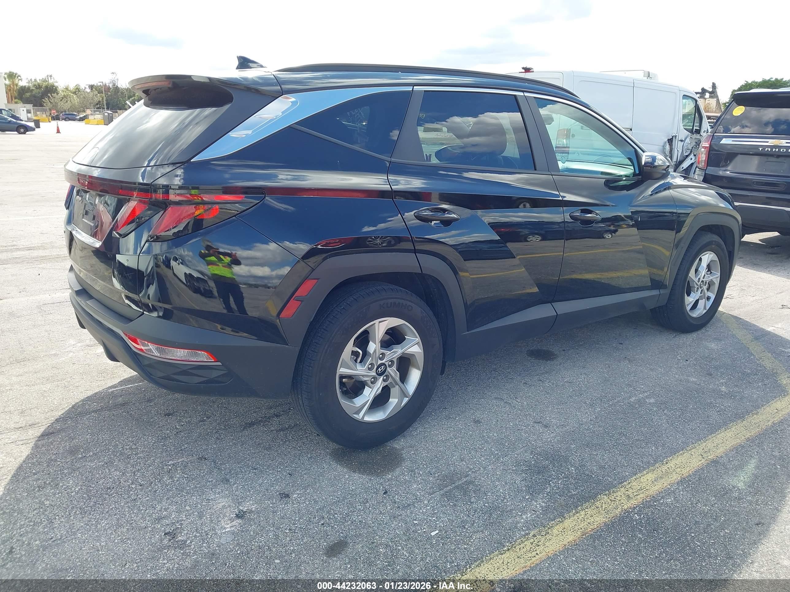 HYUNDAI TUCSON image 4