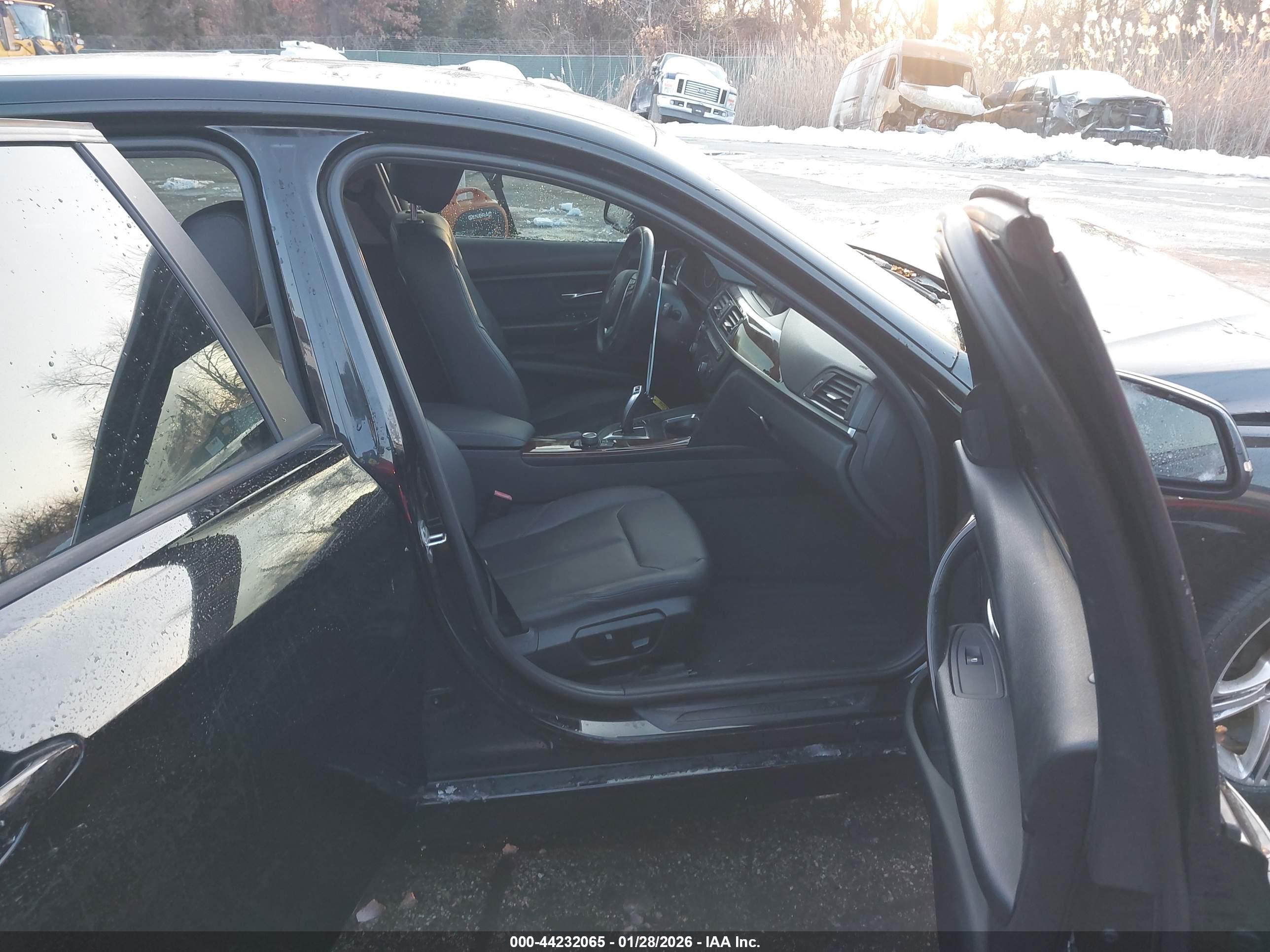 BMW 328I image 5