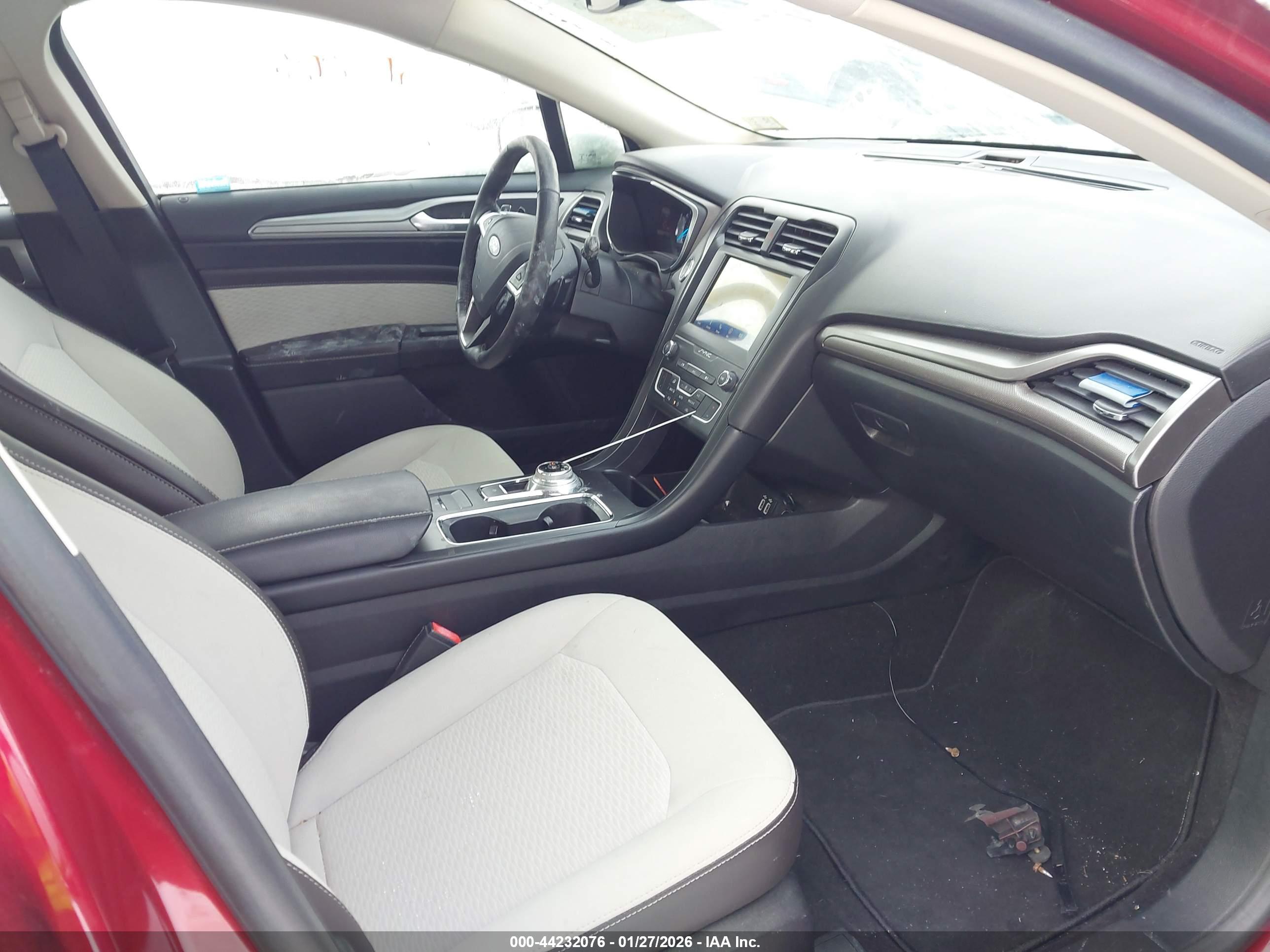FORD FUSION image 5