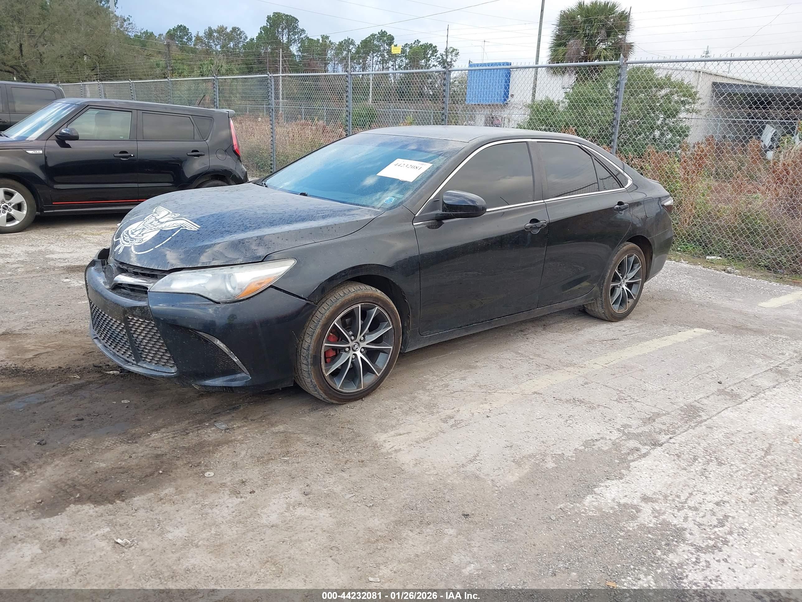TOYOTA CAMRY image 2