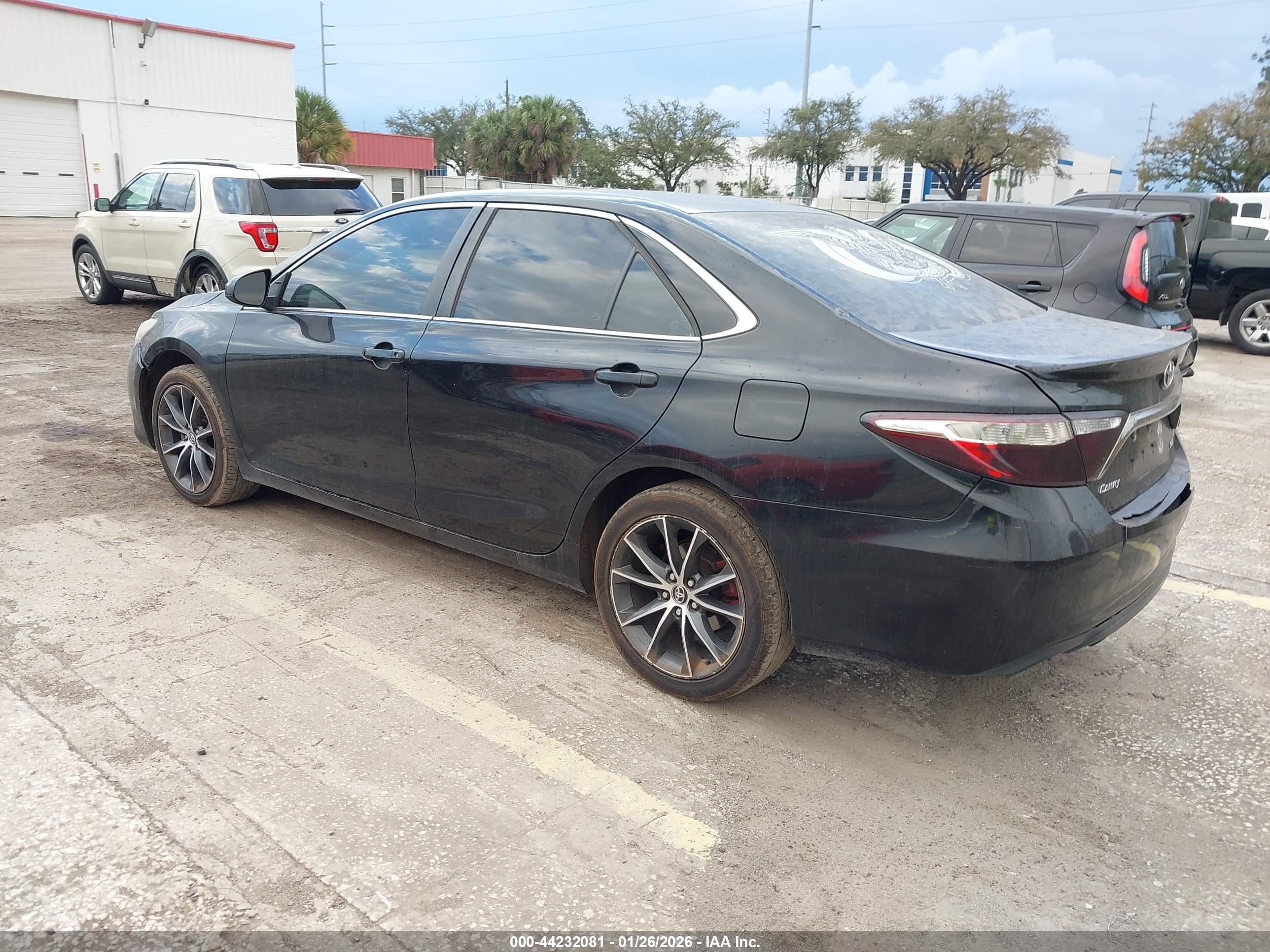 TOYOTA CAMRY image 3