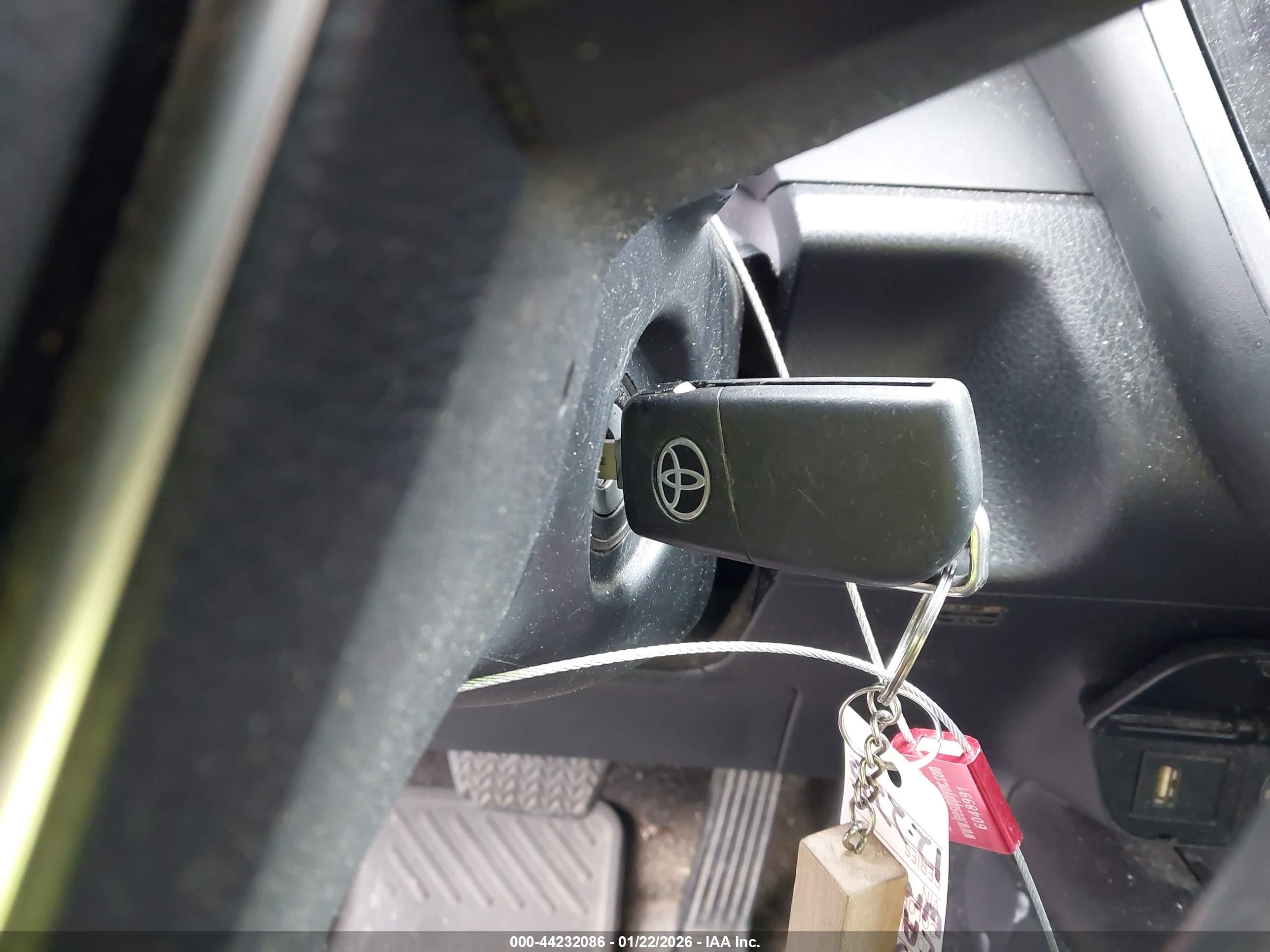 TOYOTA CAMRY image 11