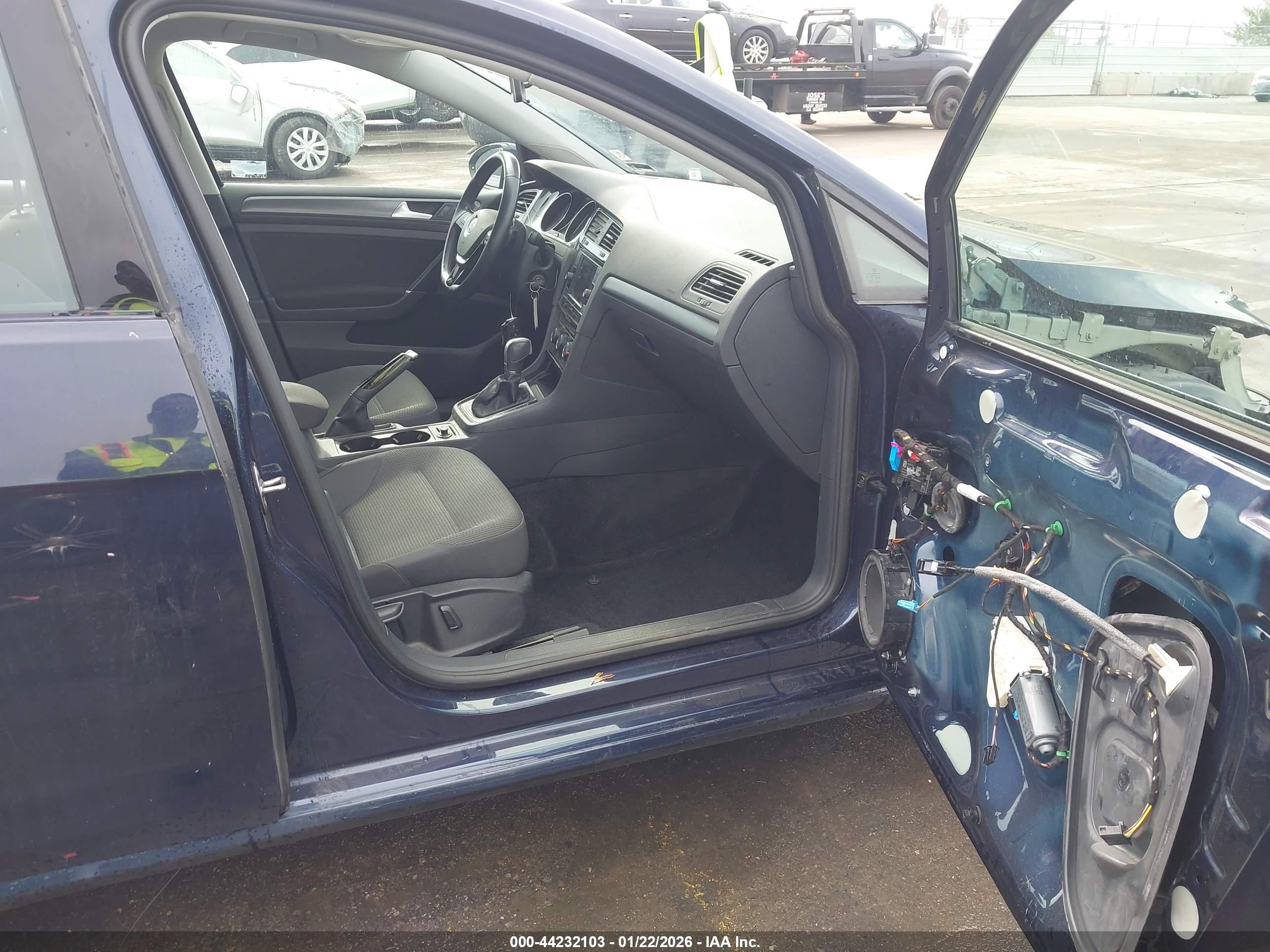 VOLKSWAGEN GOLF image 5