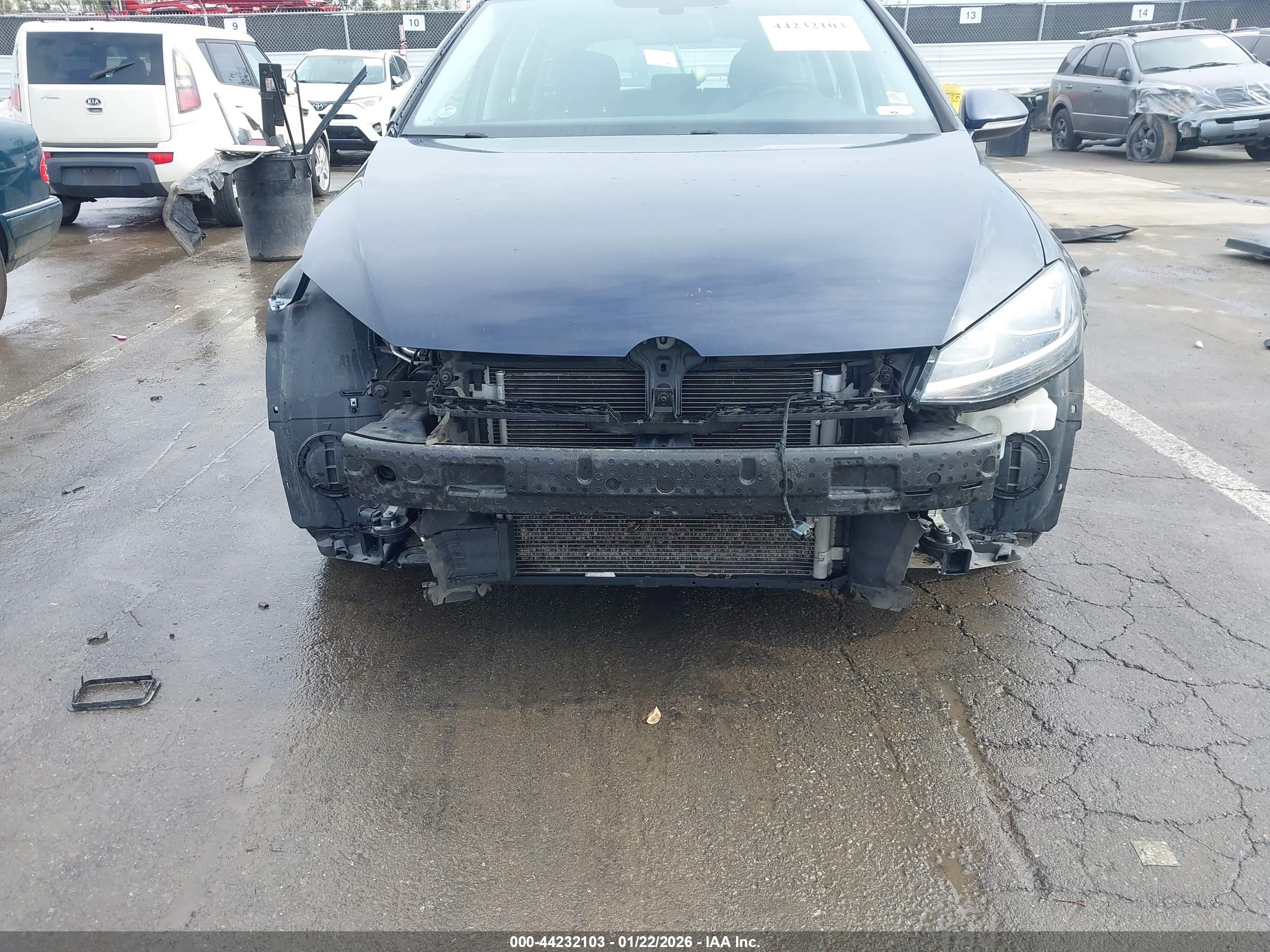 VOLKSWAGEN GOLF image 6