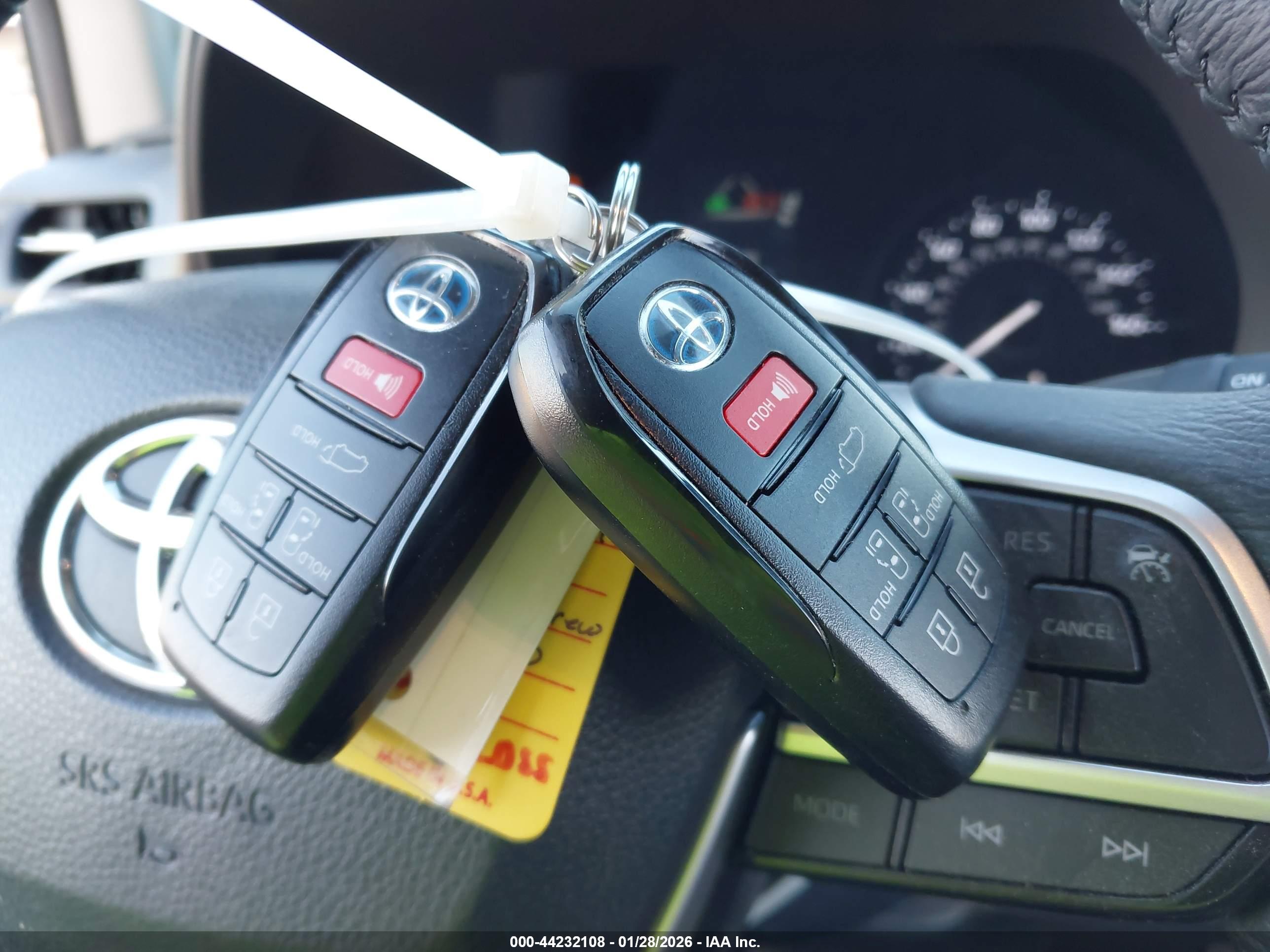 TOYOTA SIENNA image 11