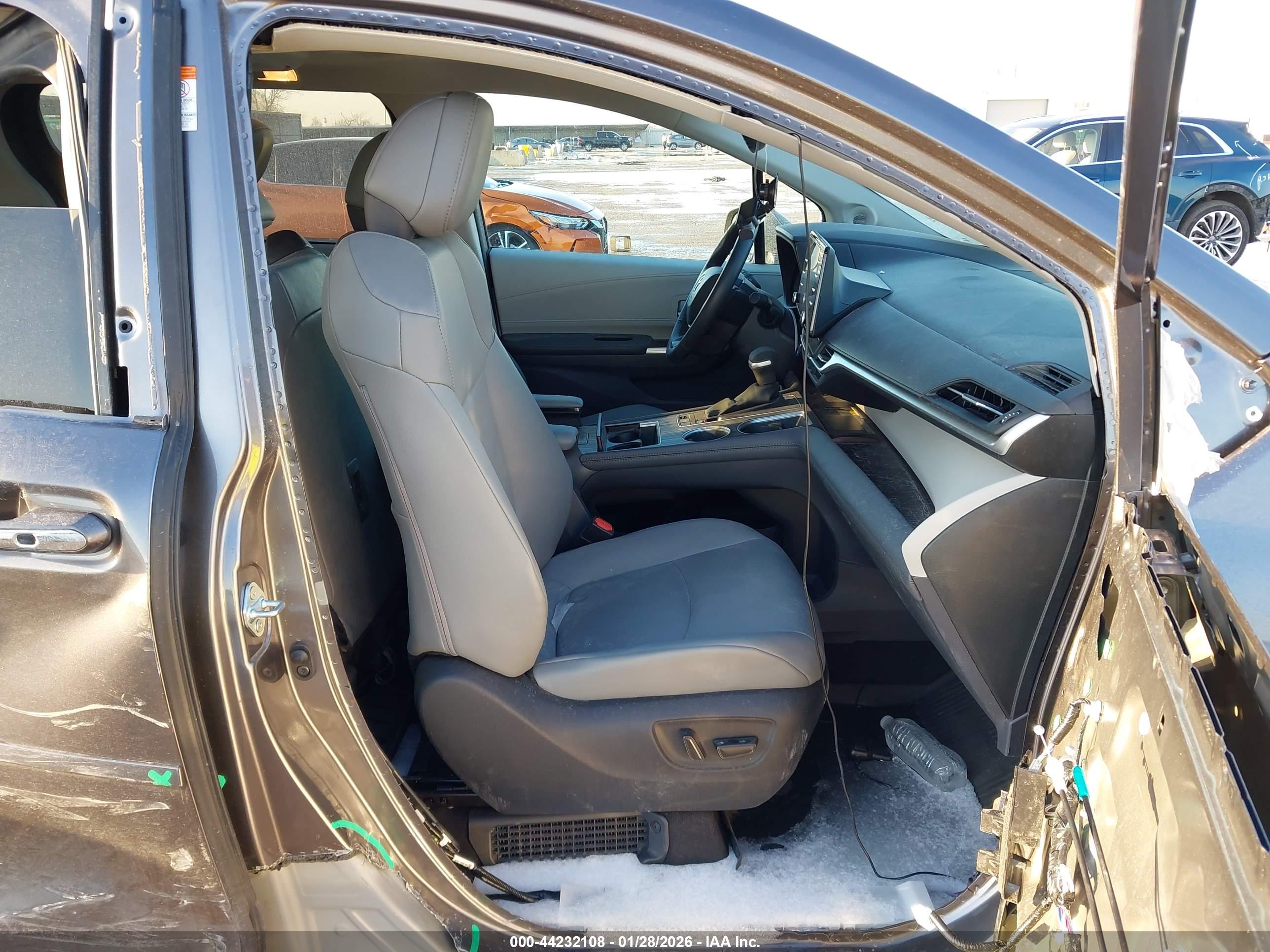 TOYOTA SIENNA image 5