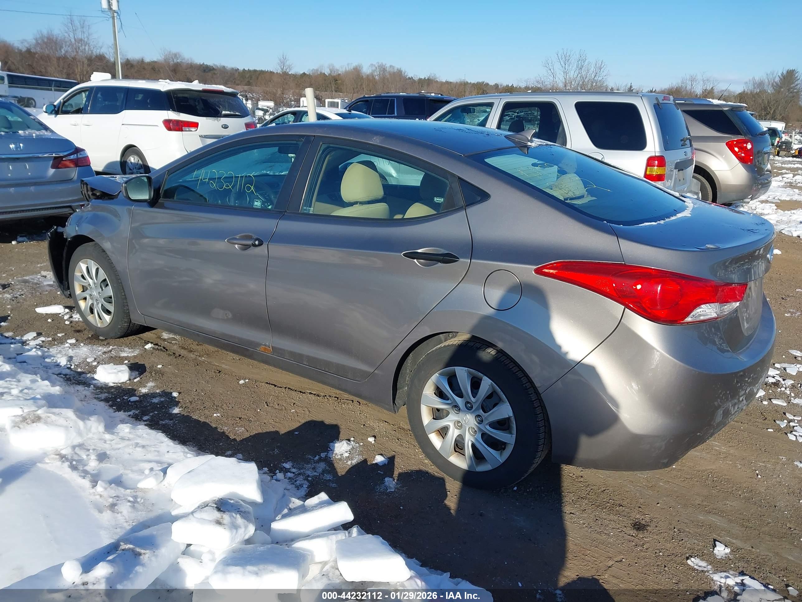 HYUNDAI ELANTRA image 3
