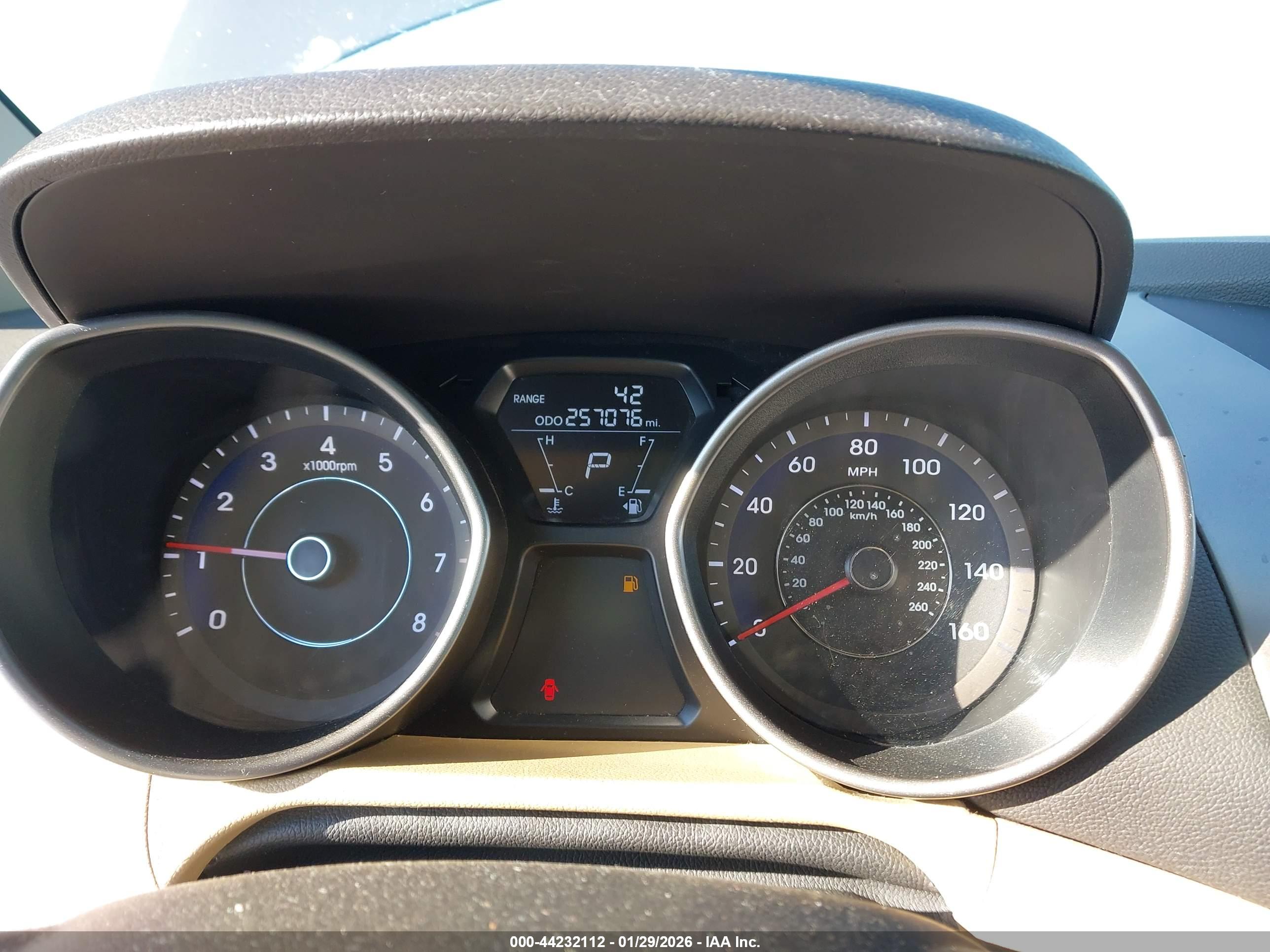 HYUNDAI ELANTRA image 7