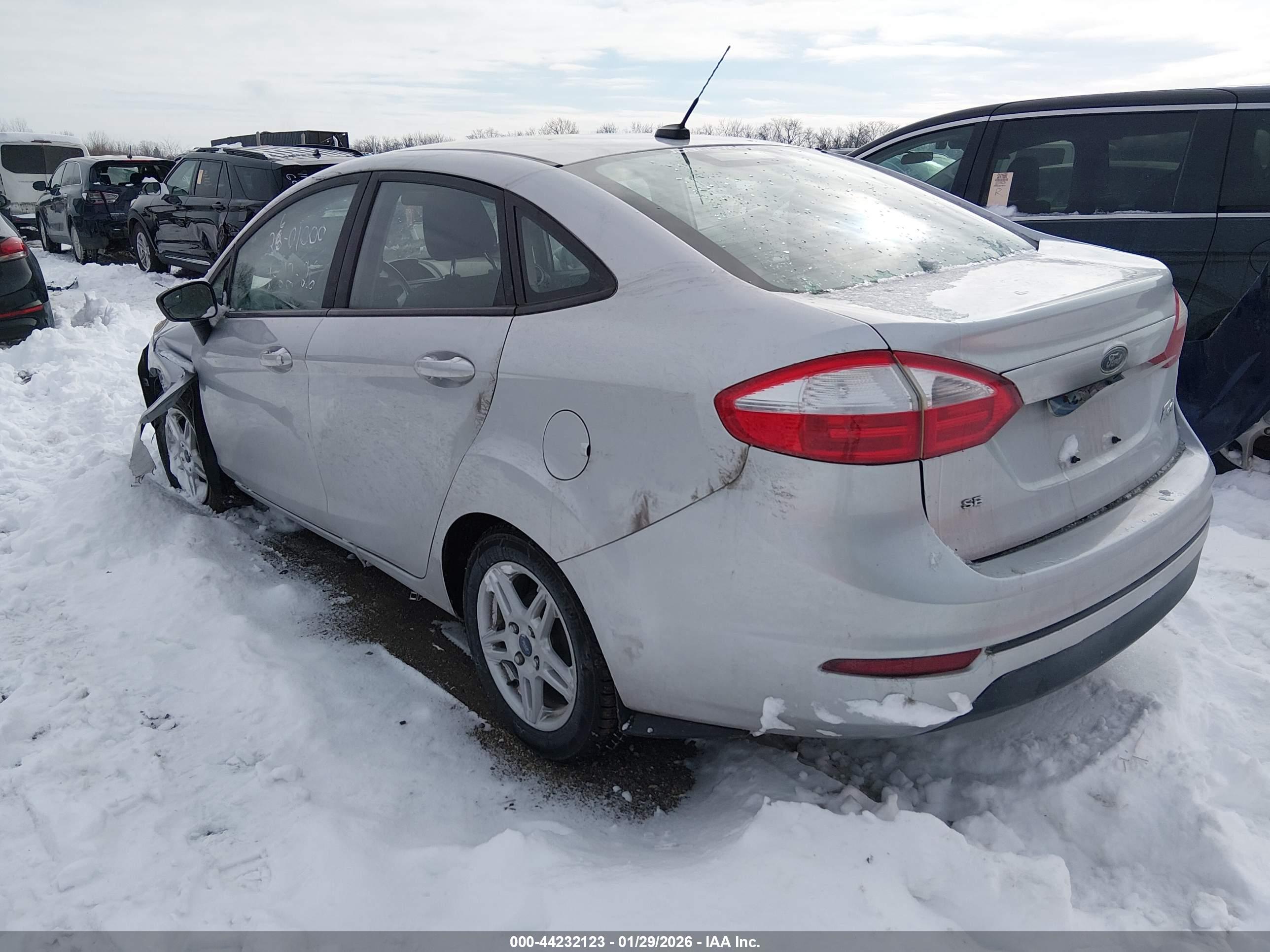 FORD FIESTA image 3